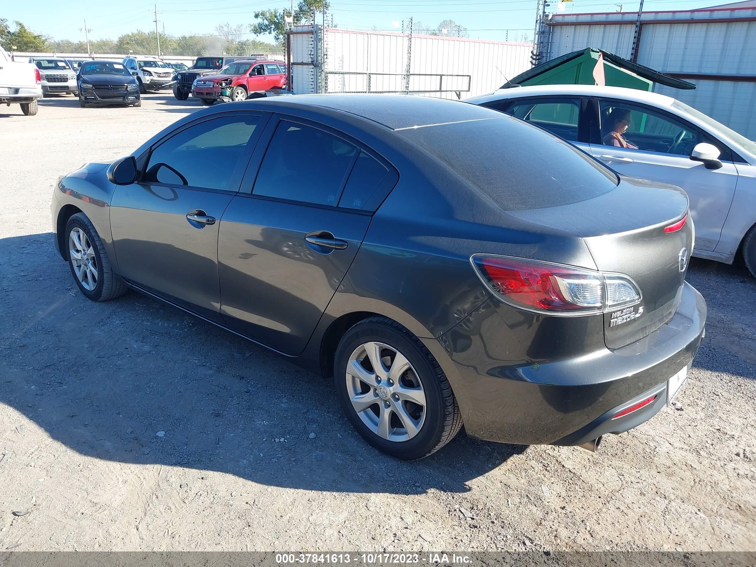 Photo 2 VIN: JM1BL1VF4B1419016 - MAZDA 3 