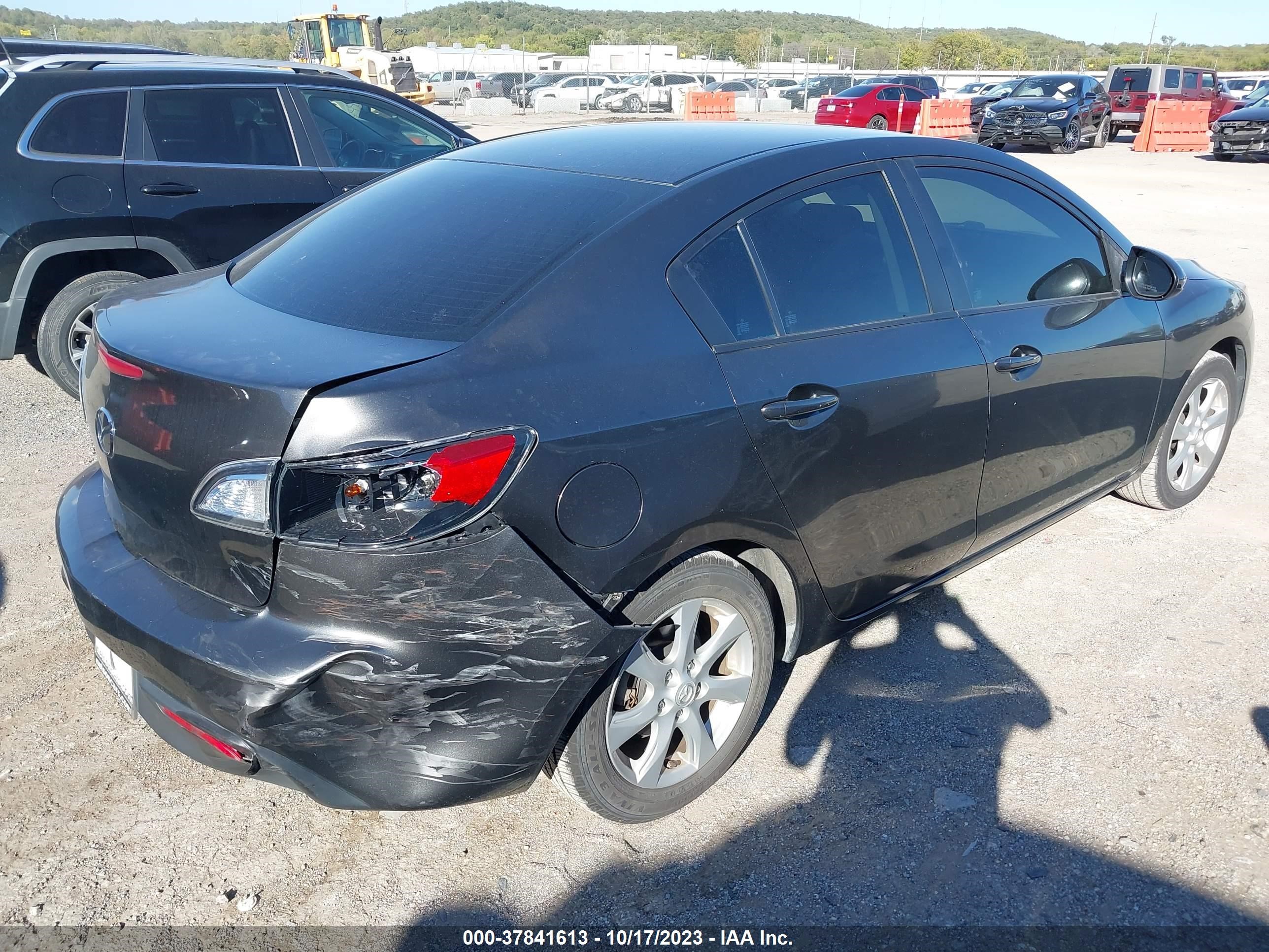 Photo 3 VIN: JM1BL1VF4B1419016 - MAZDA 3 