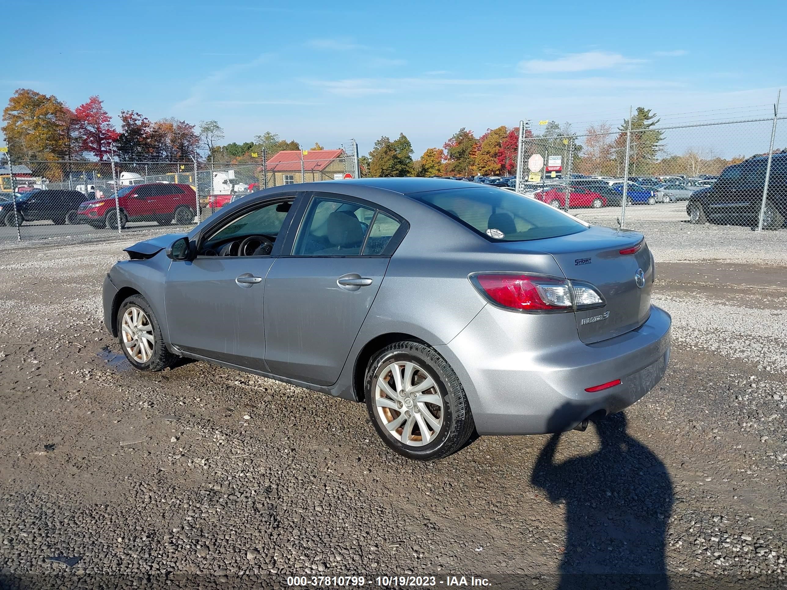 Photo 2 VIN: JM1BL1VF6C1513948 - MAZDA 3 