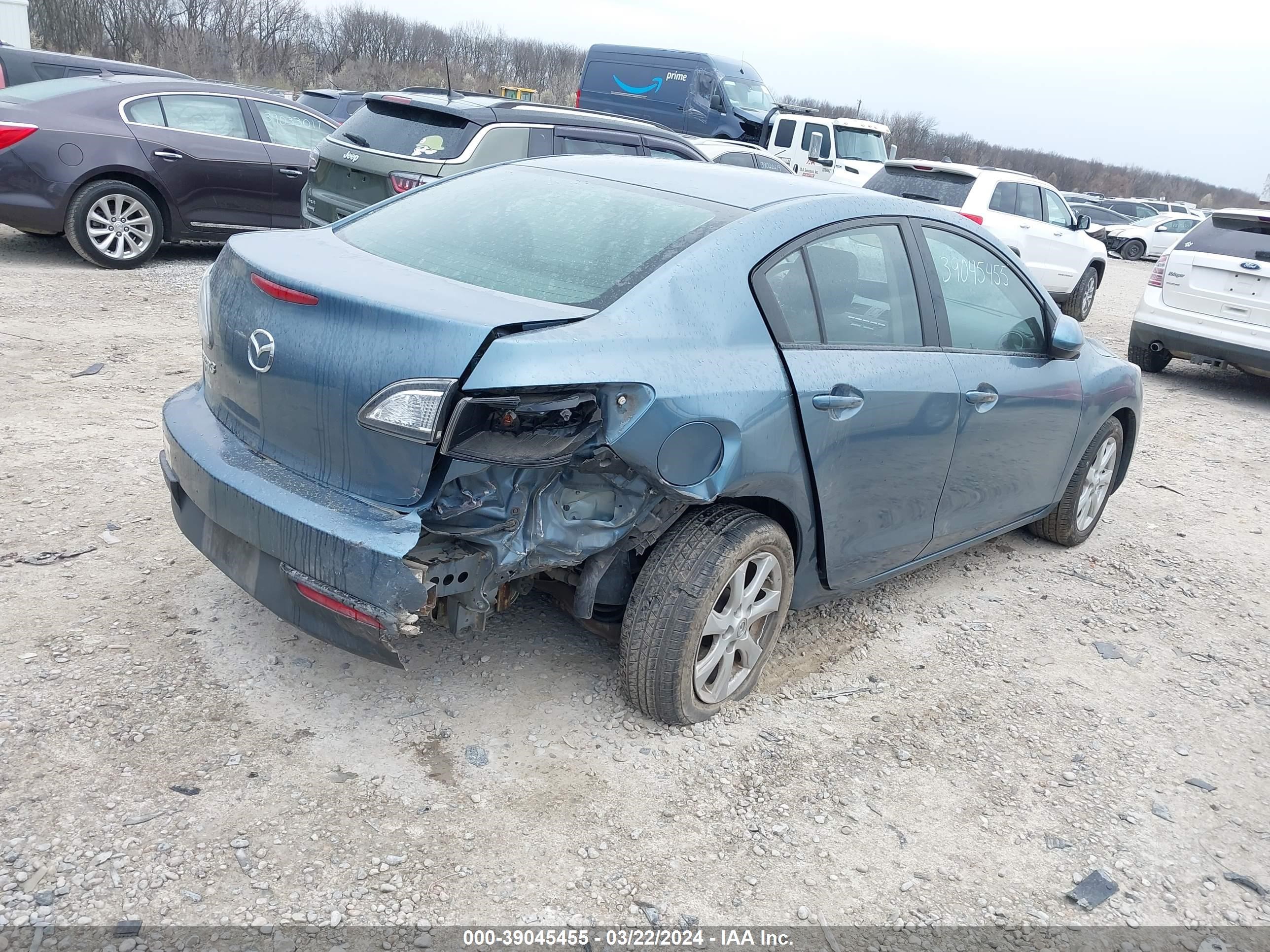 Photo 3 VIN: JM1BL1VF8B1457266 - MAZDA 3 