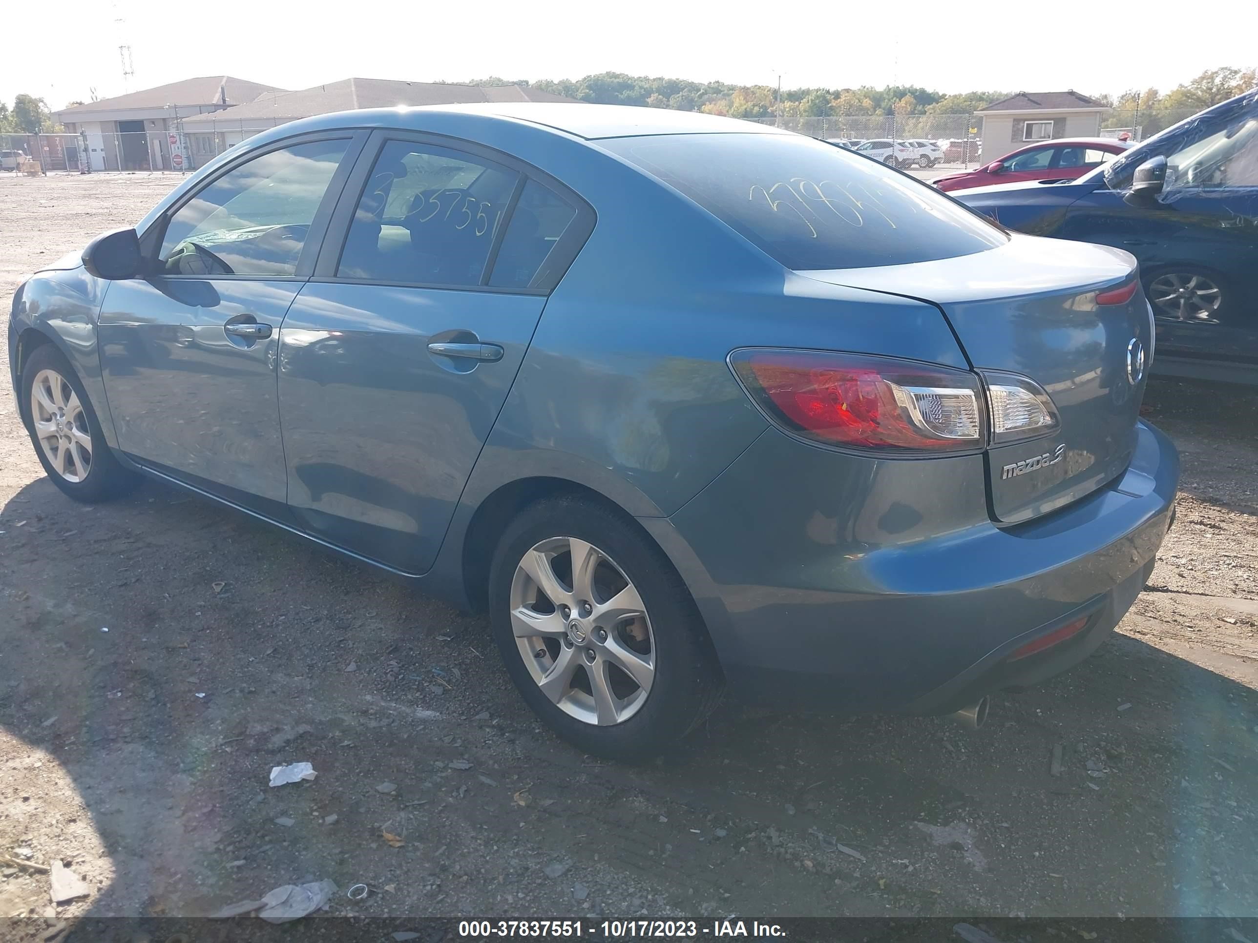 Photo 2 VIN: JM1BL1VF9B1427810 - MAZDA 3 