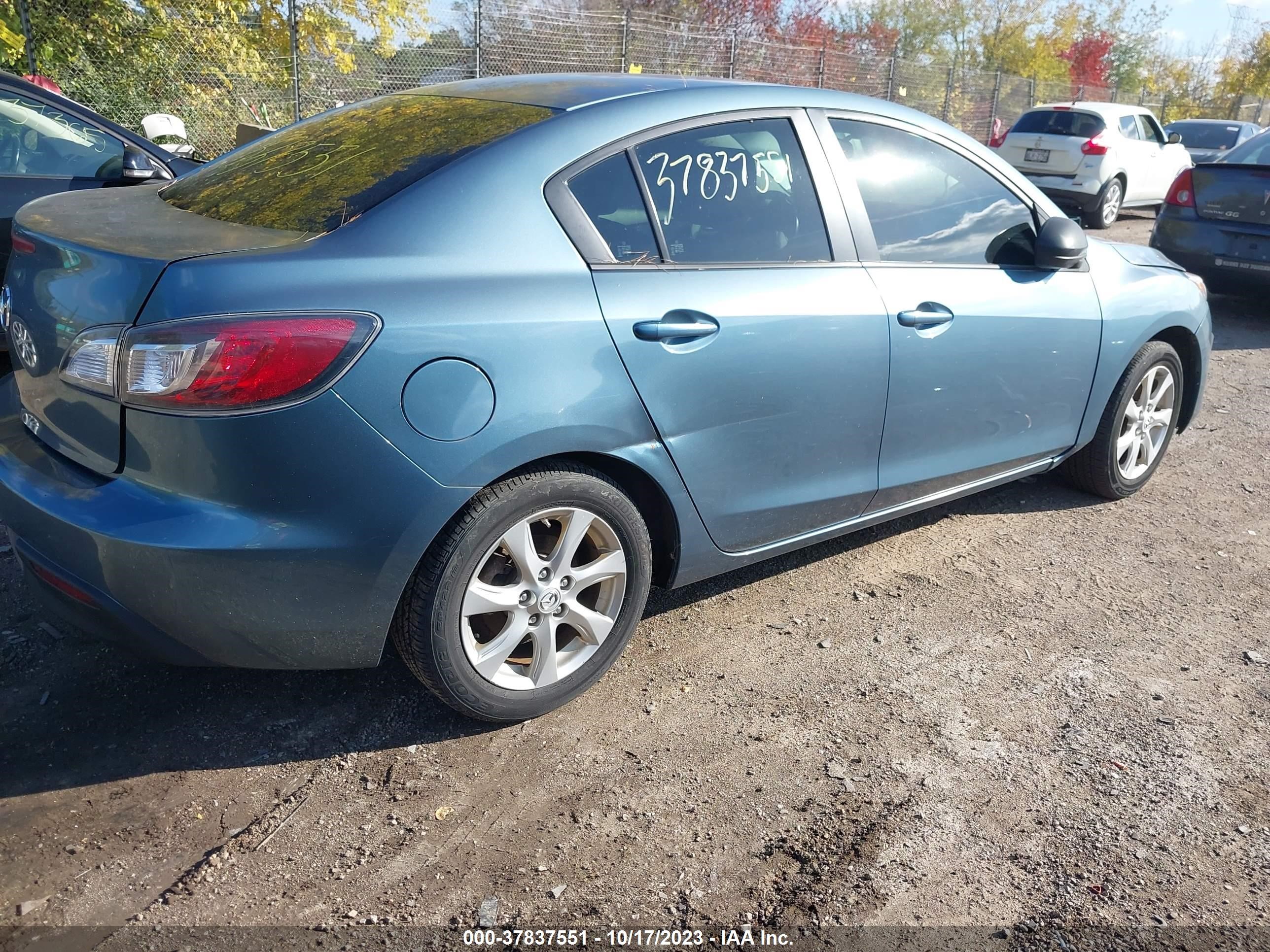 Photo 3 VIN: JM1BL1VF9B1427810 - MAZDA 3 