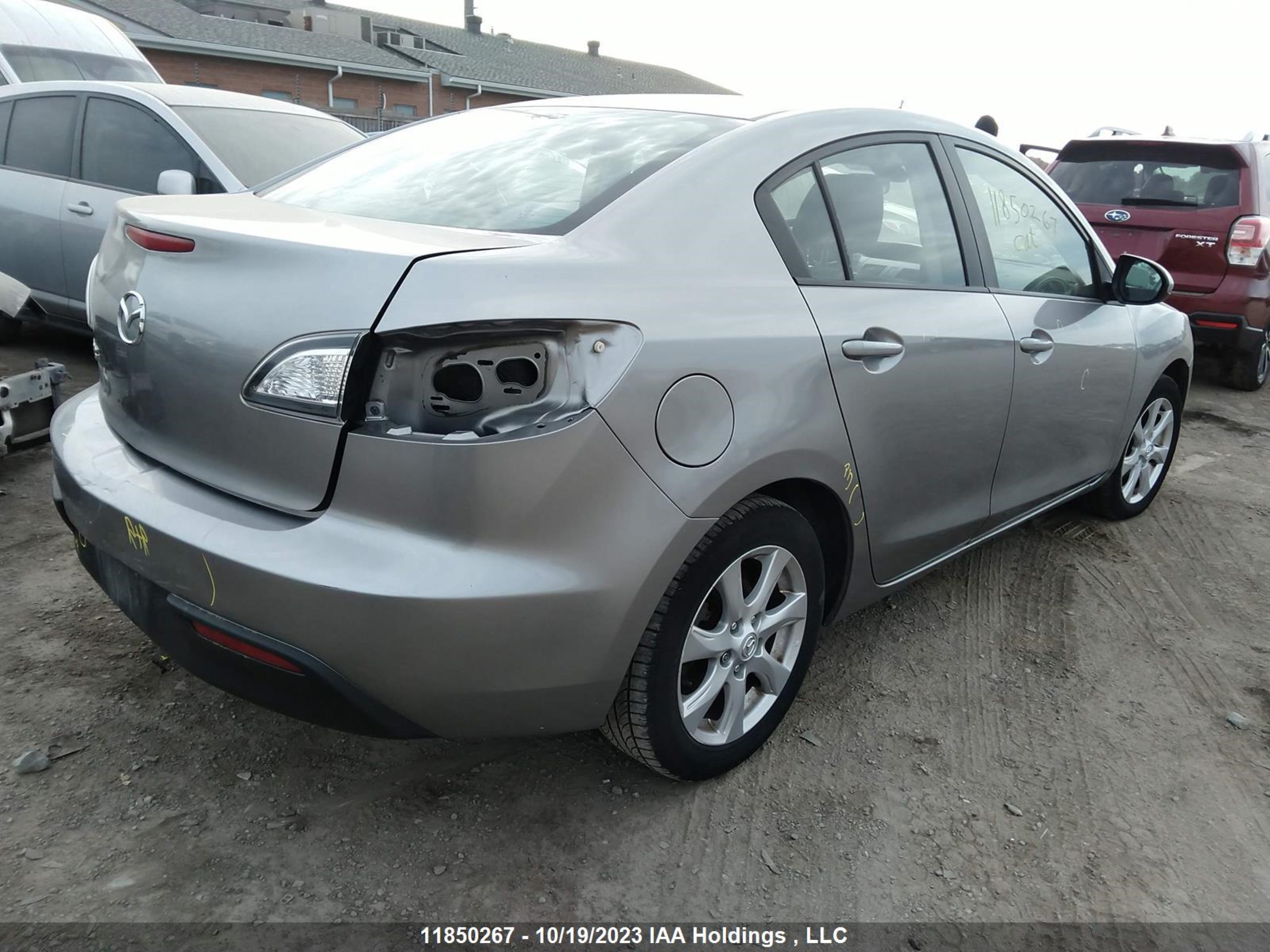 Photo 3 VIN: JM1BL1VFXB1420378 - MAZDA 3 