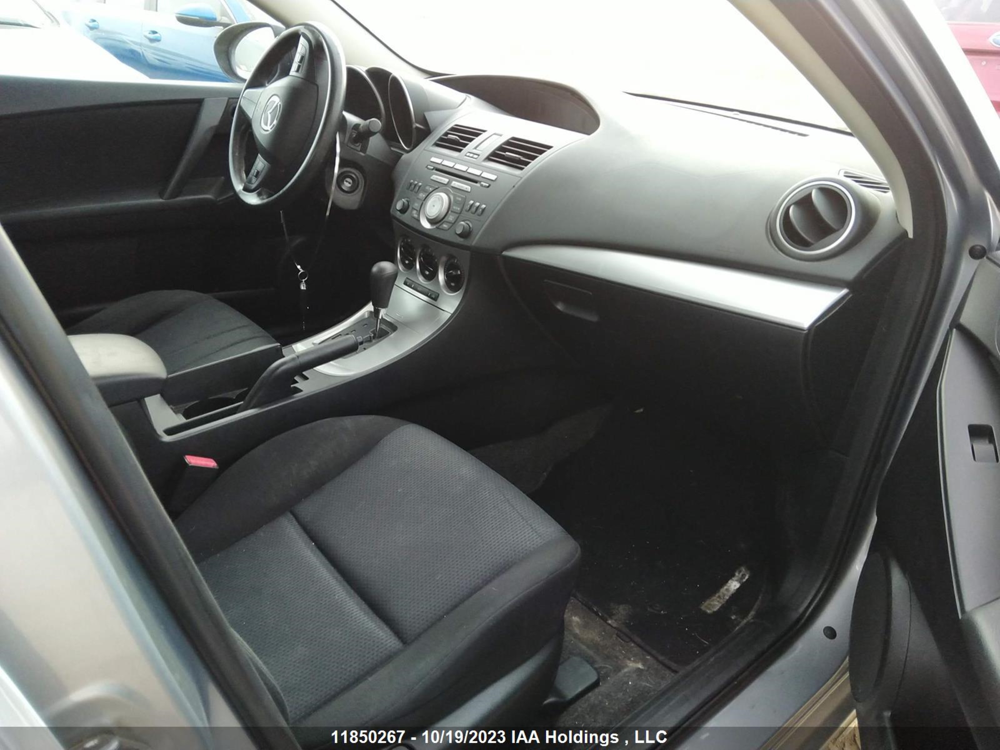 Photo 4 VIN: JM1BL1VFXB1420378 - MAZDA 3 