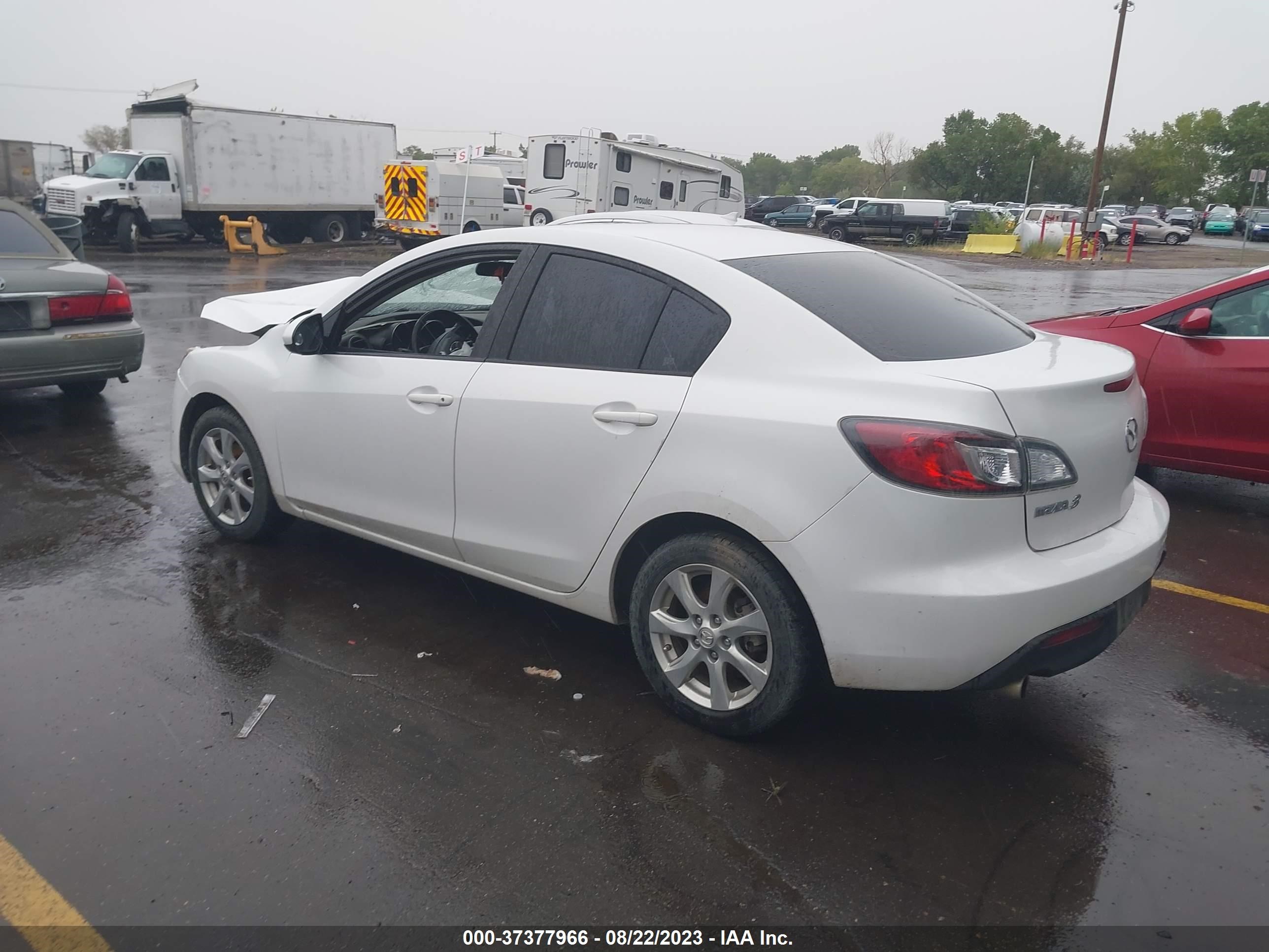 Photo 2 VIN: JM1BL1VG2B1426801 - MAZDA 3 