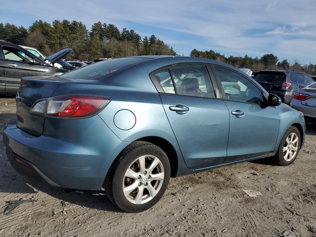 Photo 2 VIN: JM1BL1VG4B1372398 - MAZDA 3 