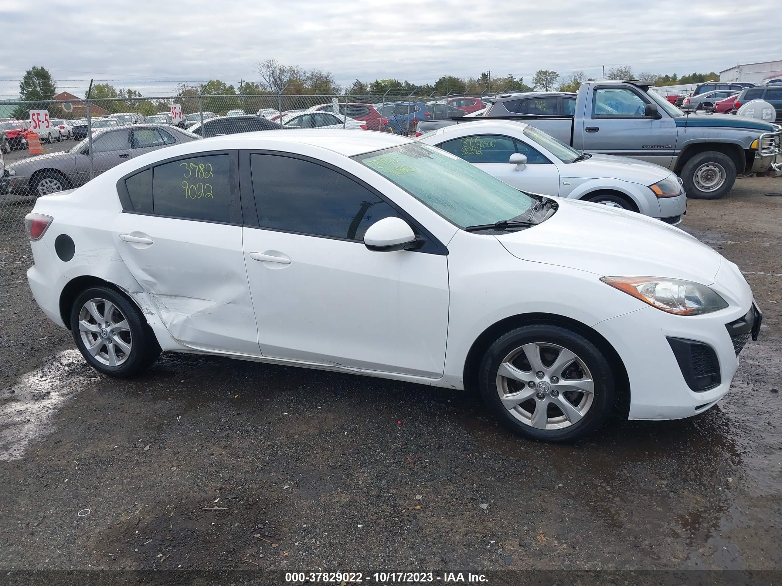 Photo 12 VIN: JM1BL1VG4B1407442 - MAZDA 3 