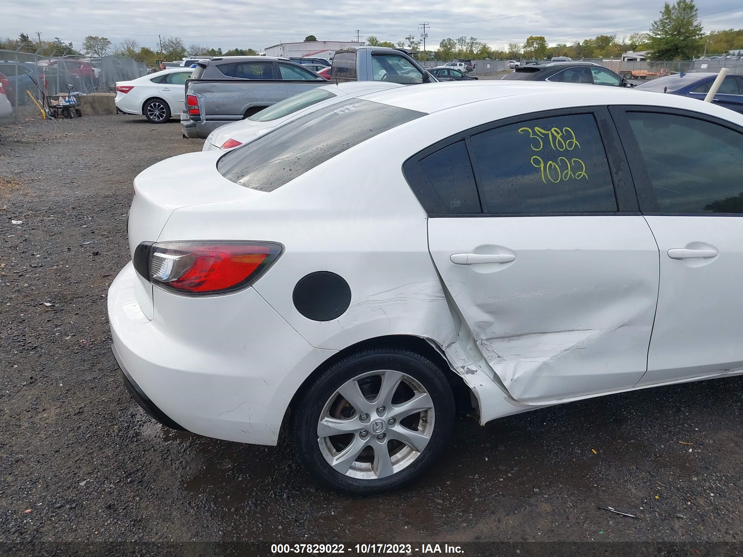 Photo 5 VIN: JM1BL1VG4B1407442 - MAZDA 3 