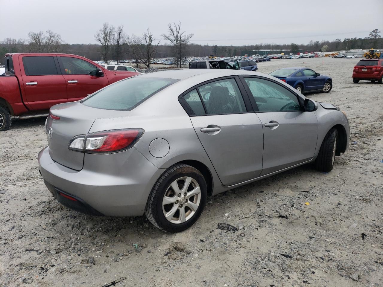 Photo 2 VIN: JM1BL1VG7B1432917 - MAZDA 3 