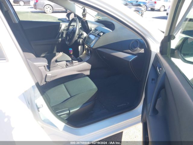 Photo 4 VIN: JM1BL1VG8B1357001 - MAZDA MAZDA3 