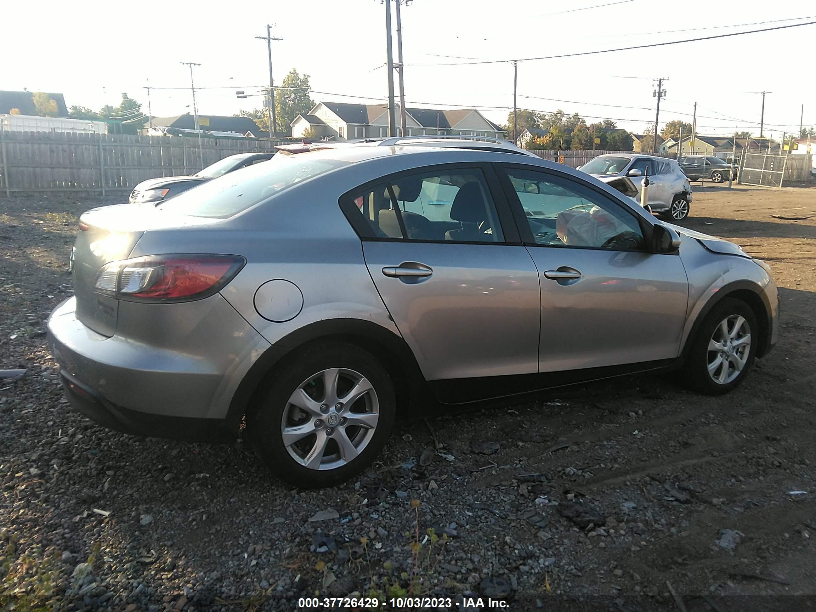 Photo 12 VIN: JM1BL1VG9B1447130 - MAZDA 3 