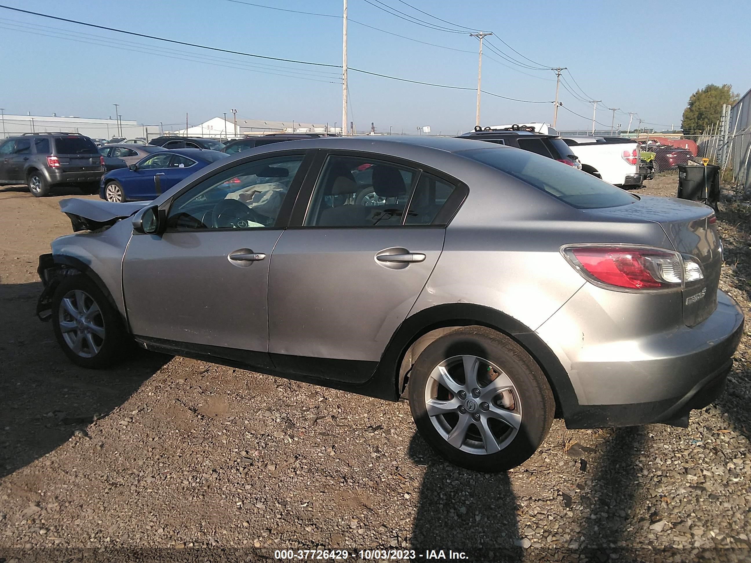 Photo 13 VIN: JM1BL1VG9B1447130 - MAZDA 3 