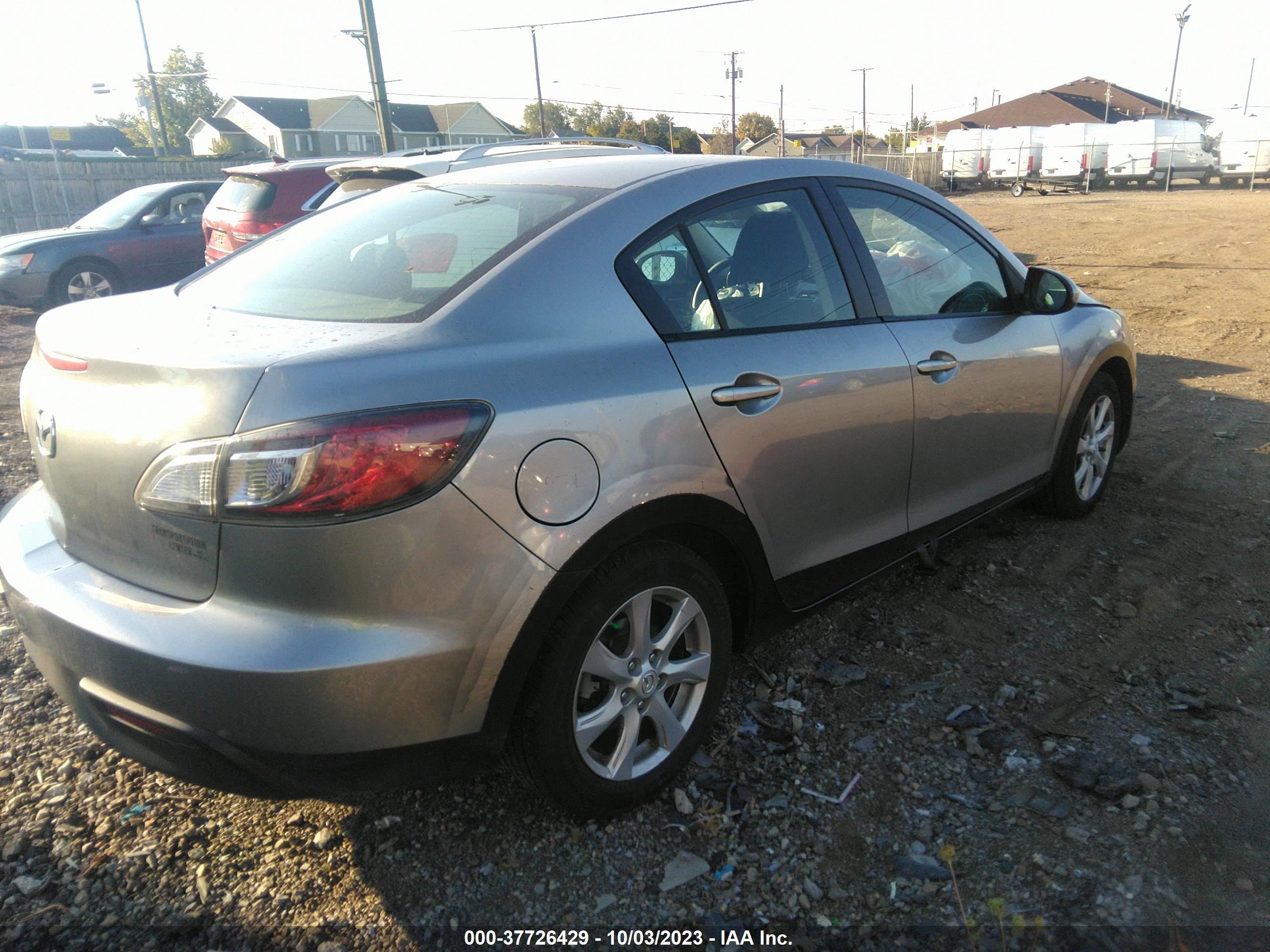 Photo 3 VIN: JM1BL1VG9B1447130 - MAZDA 3 