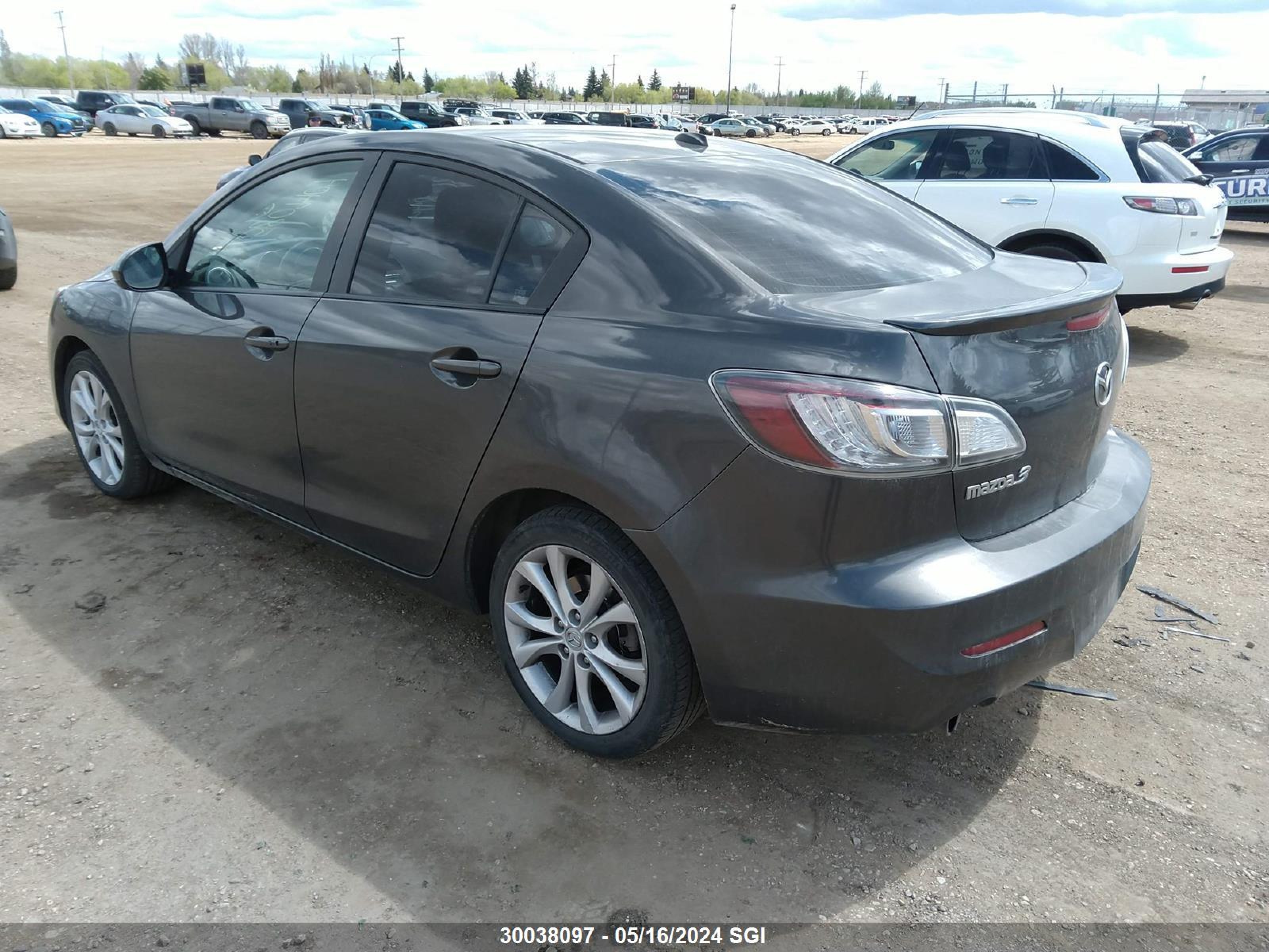 Photo 2 VIN: JM1BL1W50B1380849 - MAZDA 3 