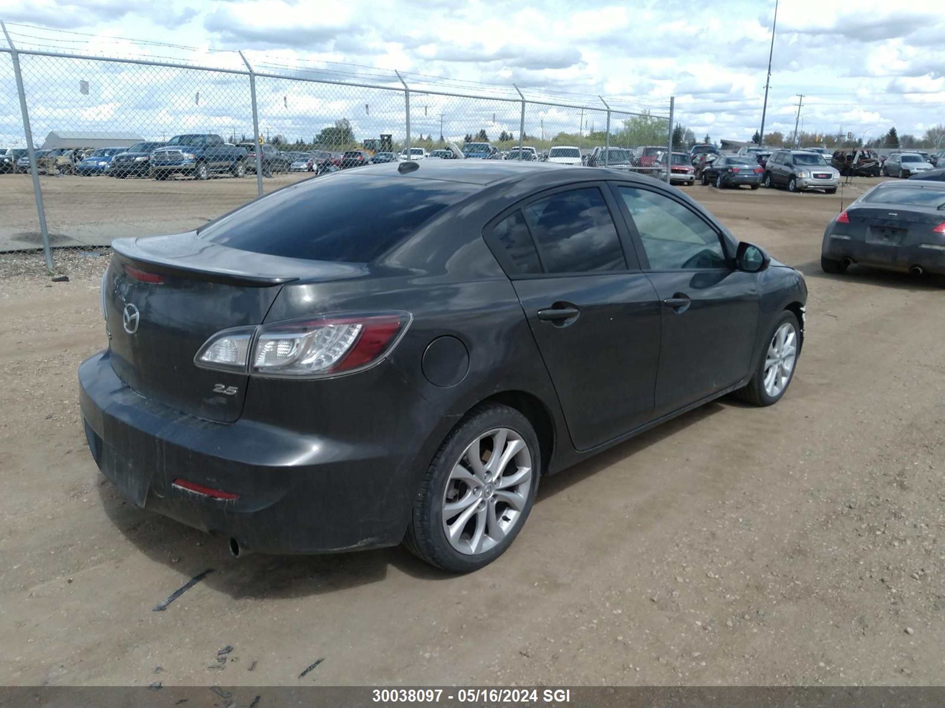 Photo 3 VIN: JM1BL1W50B1380849 - MAZDA 3 