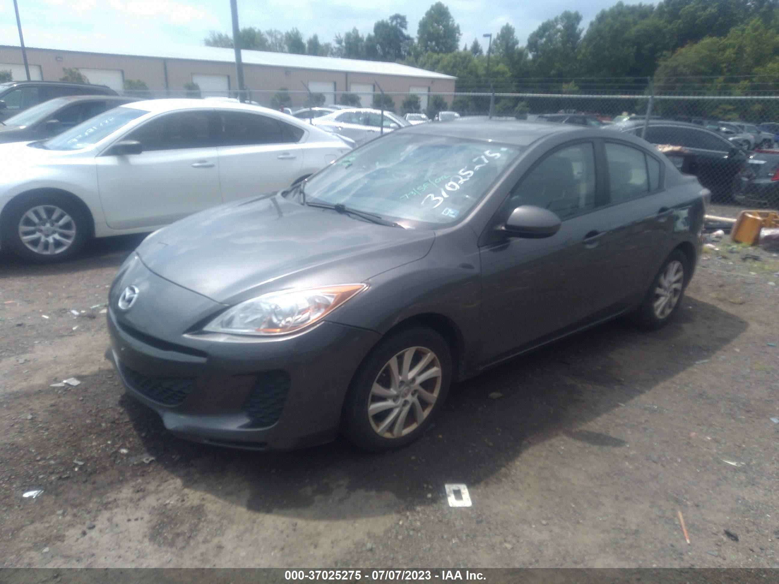 Photo 1 VIN: JM1BL1W76C1694475 - MAZDA 3 