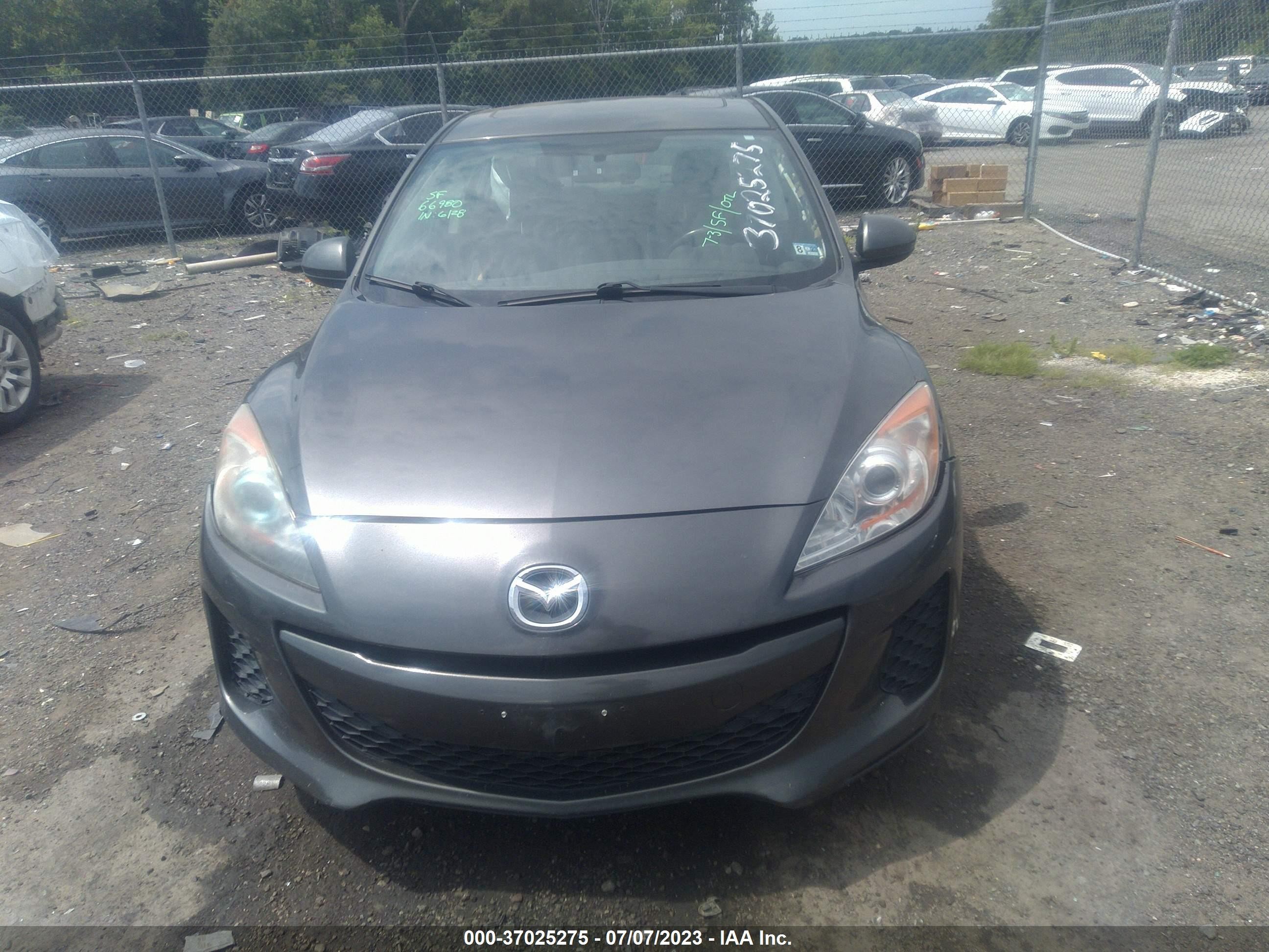 Photo 11 VIN: JM1BL1W76C1694475 - MAZDA 3 