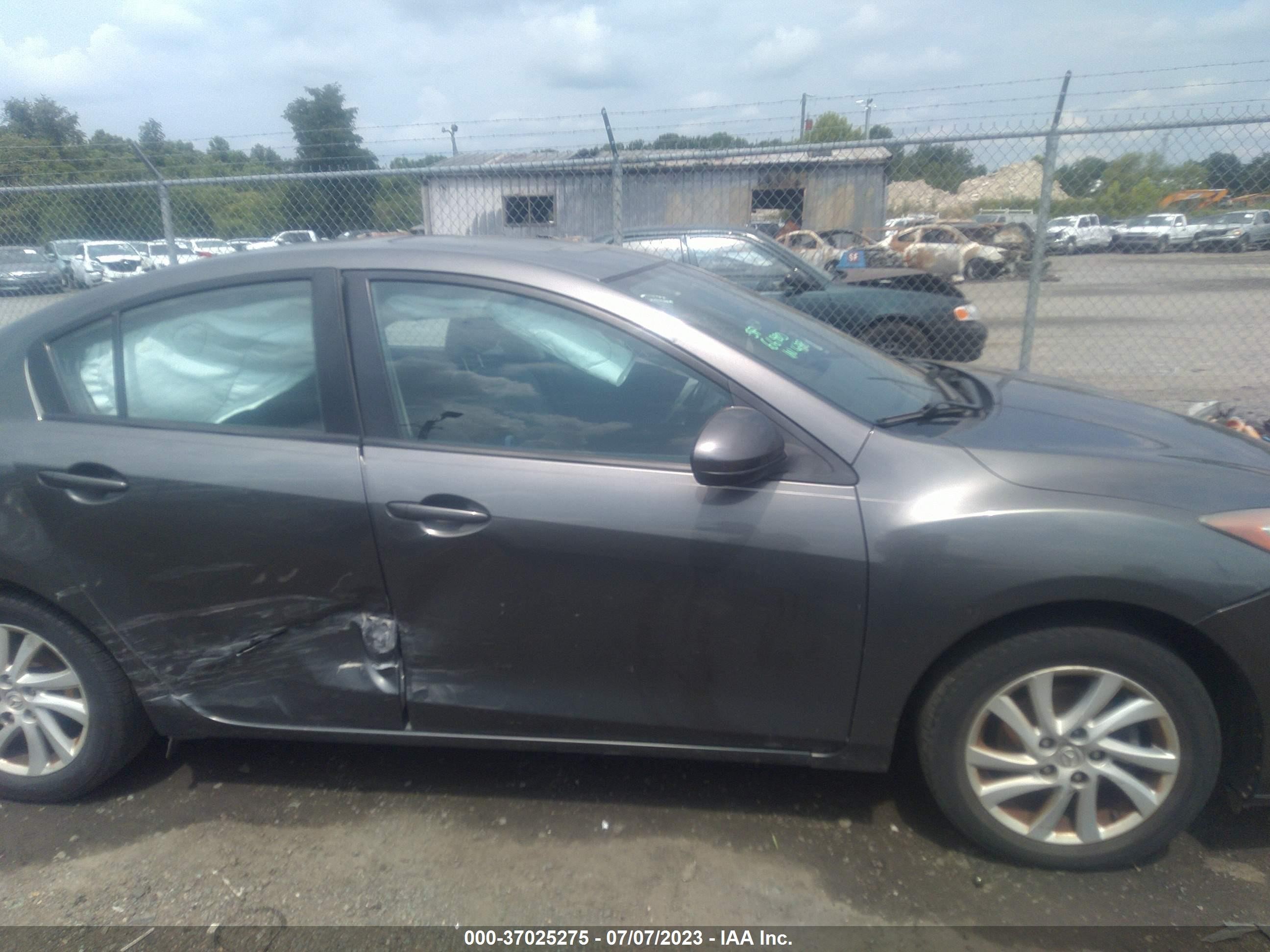 Photo 12 VIN: JM1BL1W76C1694475 - MAZDA 3 