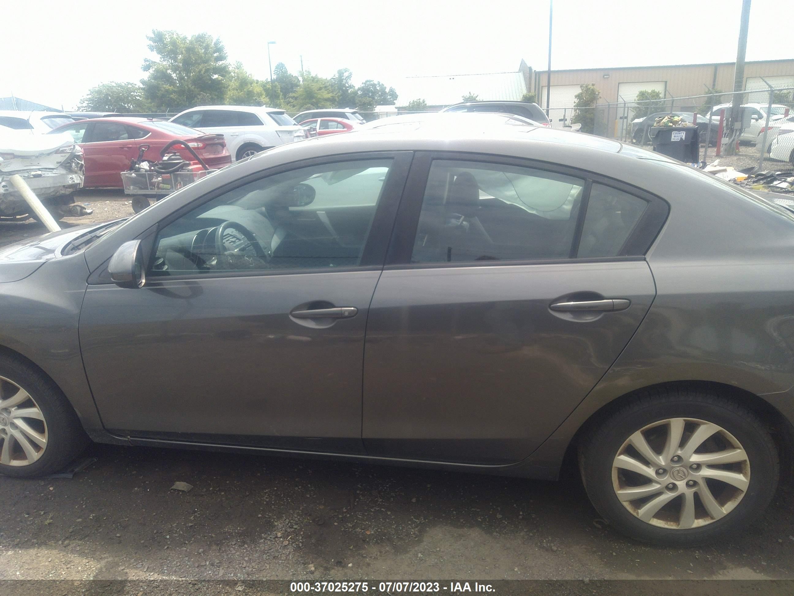 Photo 13 VIN: JM1BL1W76C1694475 - MAZDA 3 