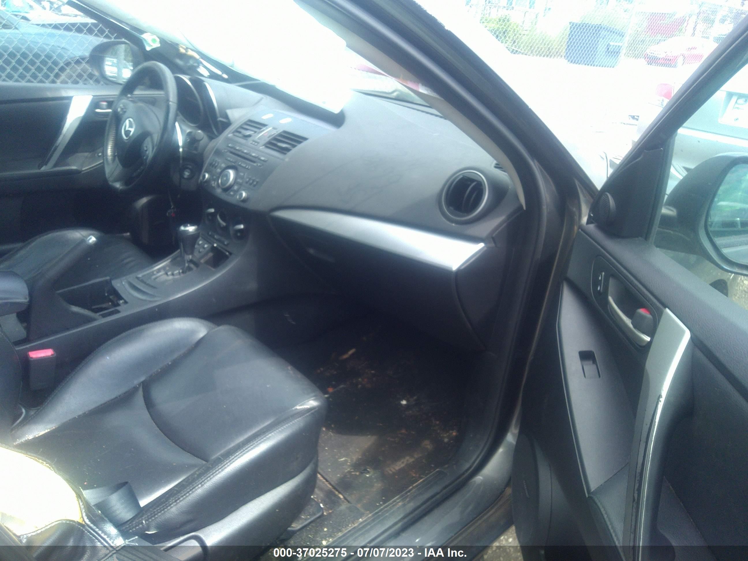 Photo 4 VIN: JM1BL1W76C1694475 - MAZDA 3 