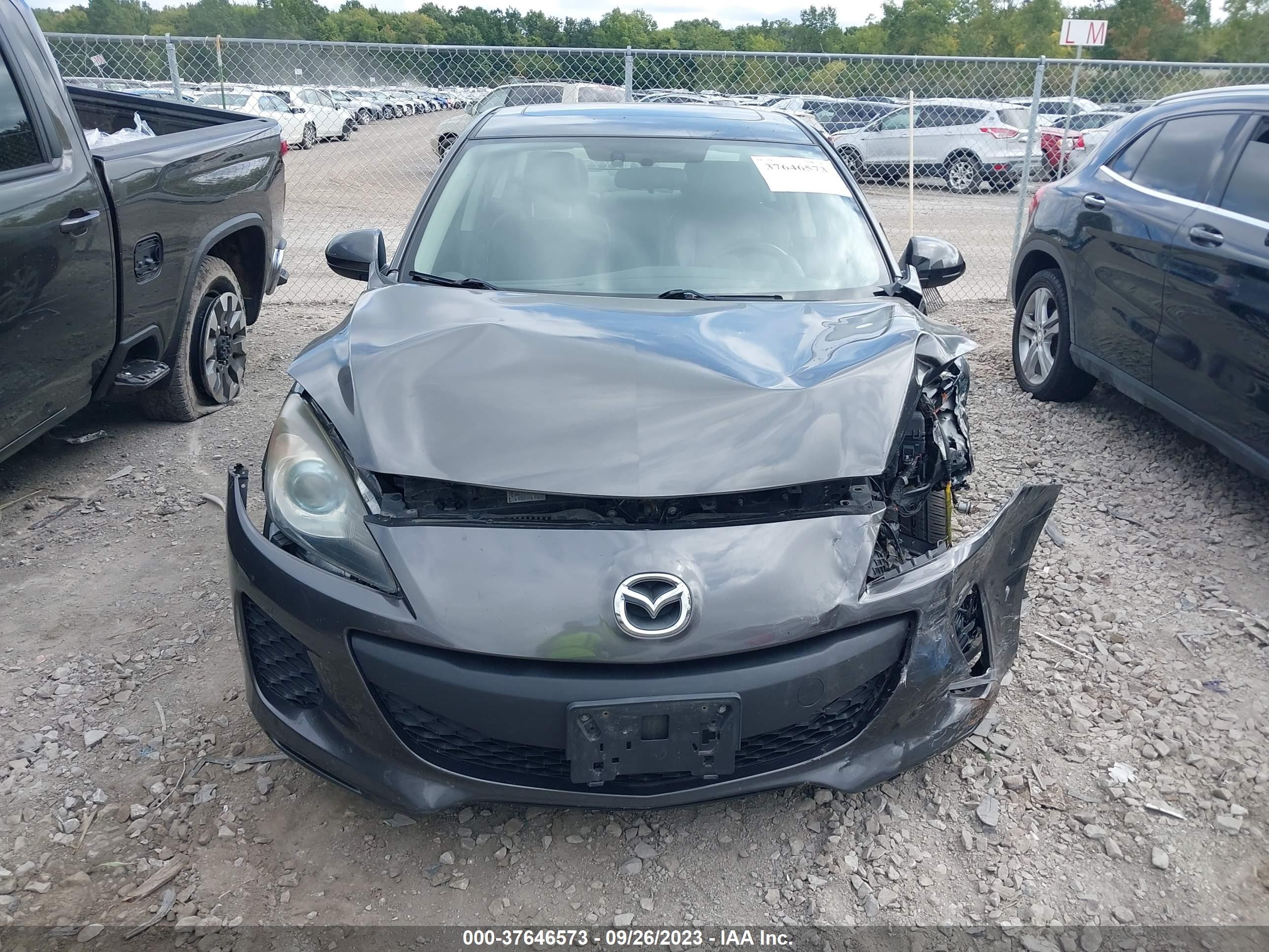 Photo 11 VIN: JM1BL1W78C1686233 - MAZDA 3 