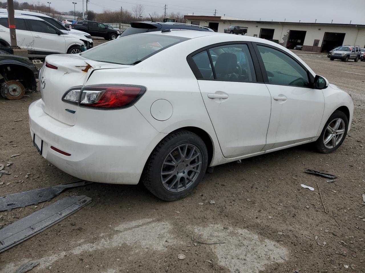 Photo 2 VIN: JM1BL1W82C1612296 - MAZDA 3 