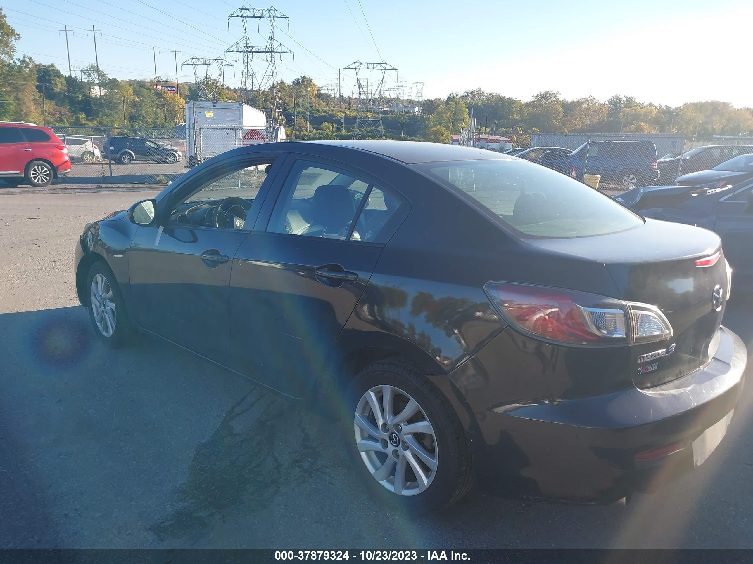 Photo 2 VIN: JM1BL1WP3D1808613 - MAZDA 3 