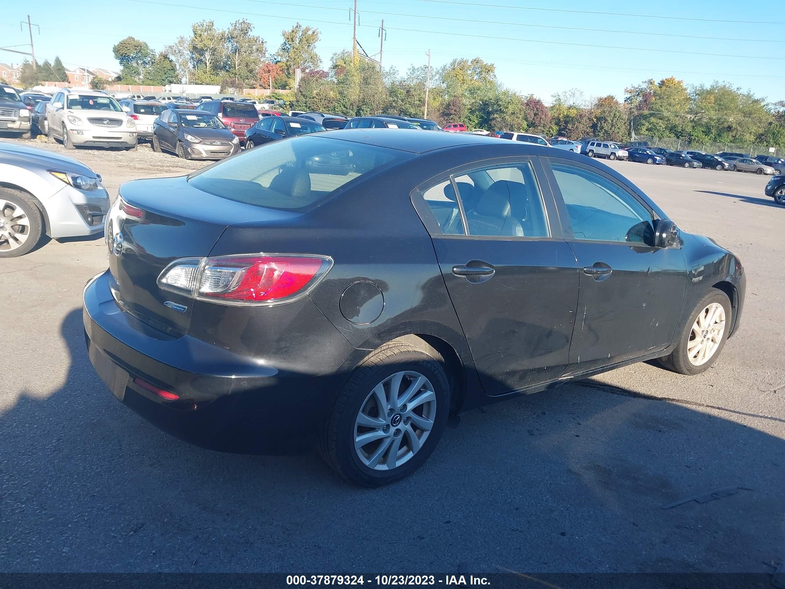 Photo 3 VIN: JM1BL1WP3D1808613 - MAZDA 3 