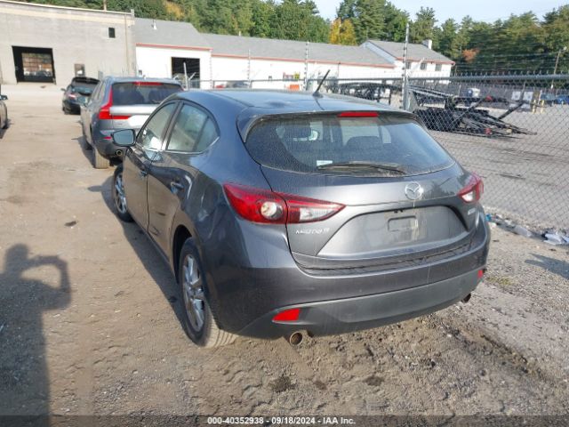 Photo 2 VIN: JM1BM1K75G1337006 - MAZDA MAZDA3 