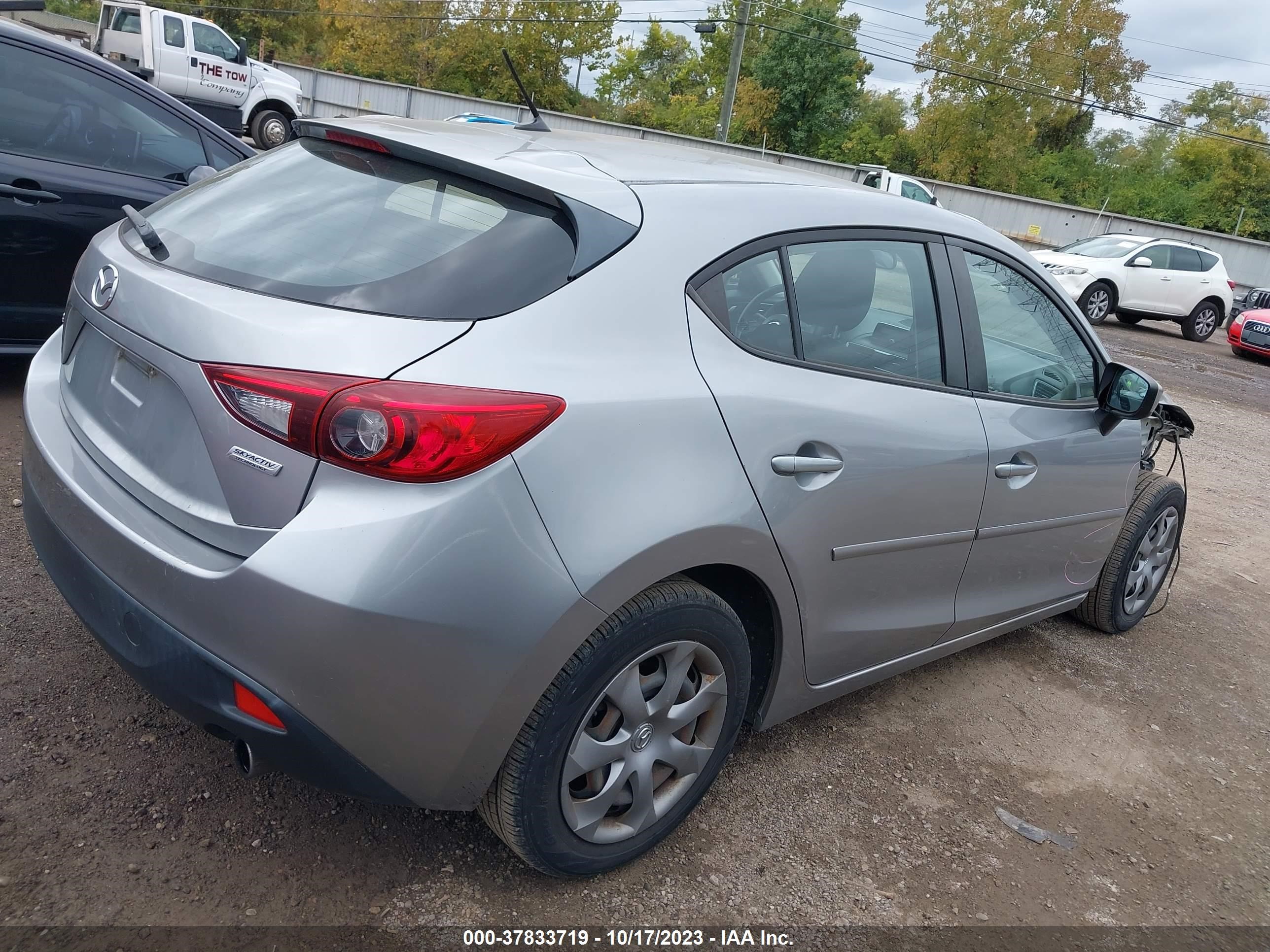 Photo 3 VIN: JM1BM1K77E1179359 - MAZDA 3 