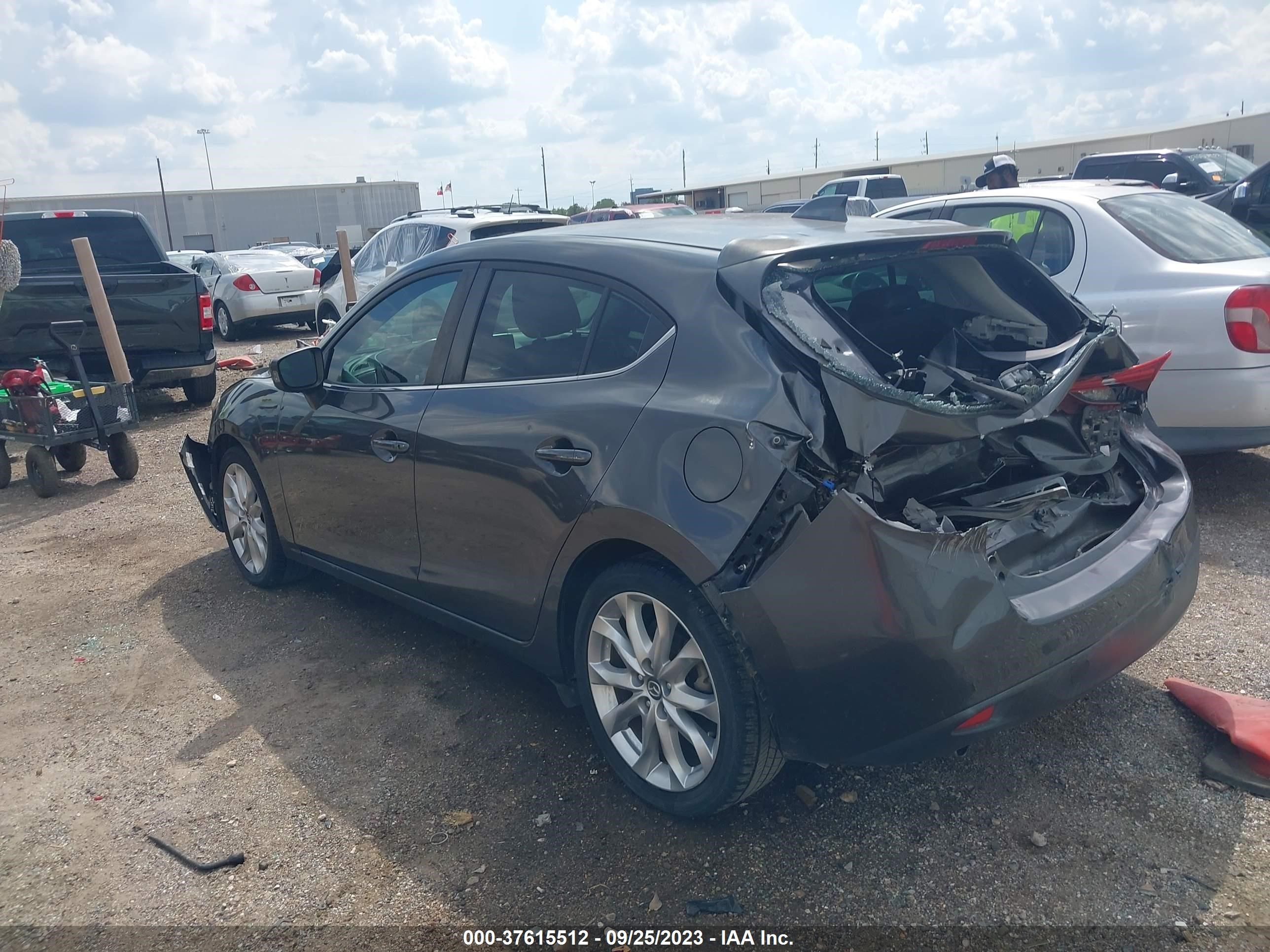 Photo 2 VIN: JM1BM1L37E1111493 - MAZDA 3 