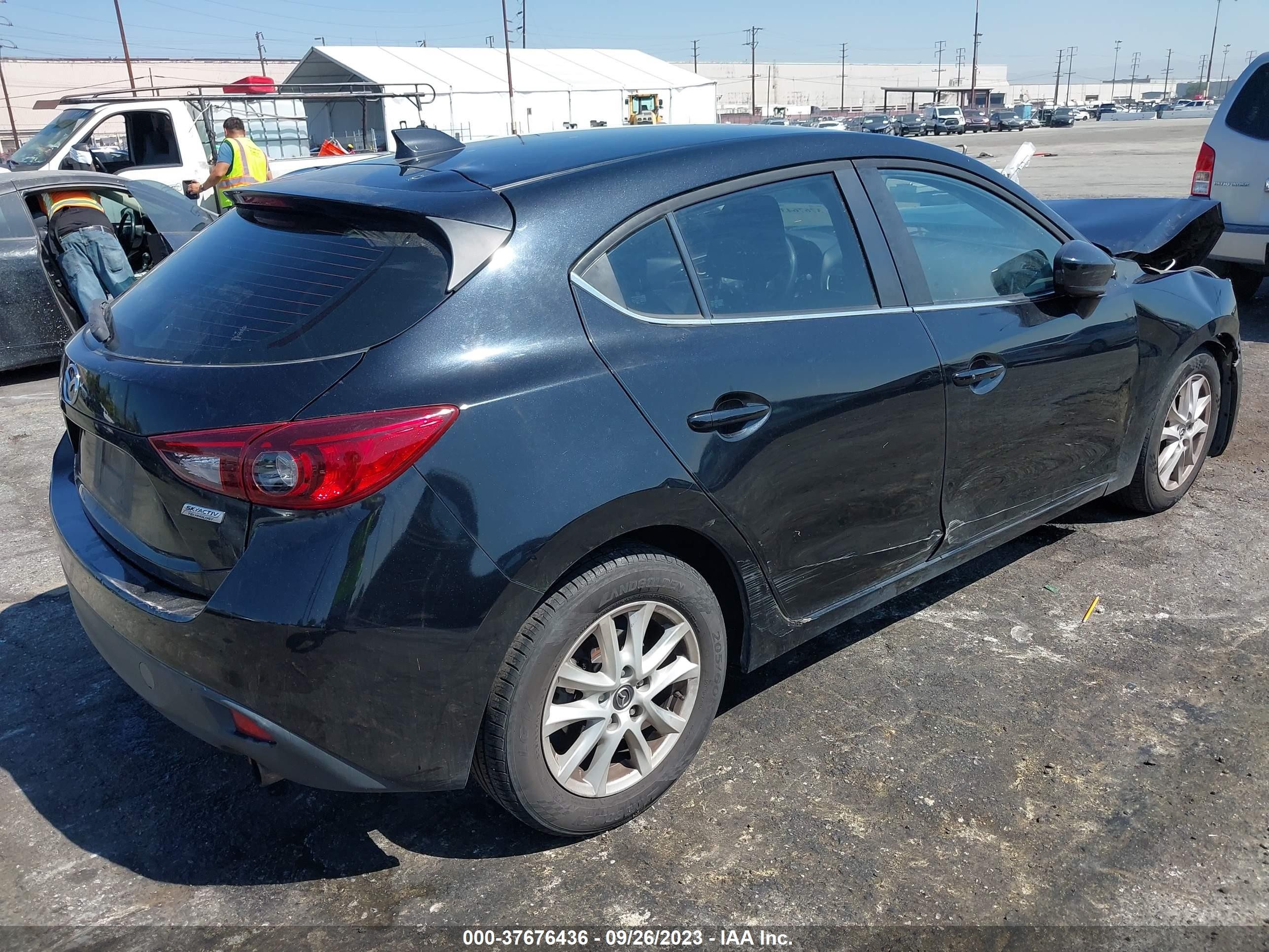 Photo 3 VIN: JM1BM1L72E1163410 - MAZDA 3 