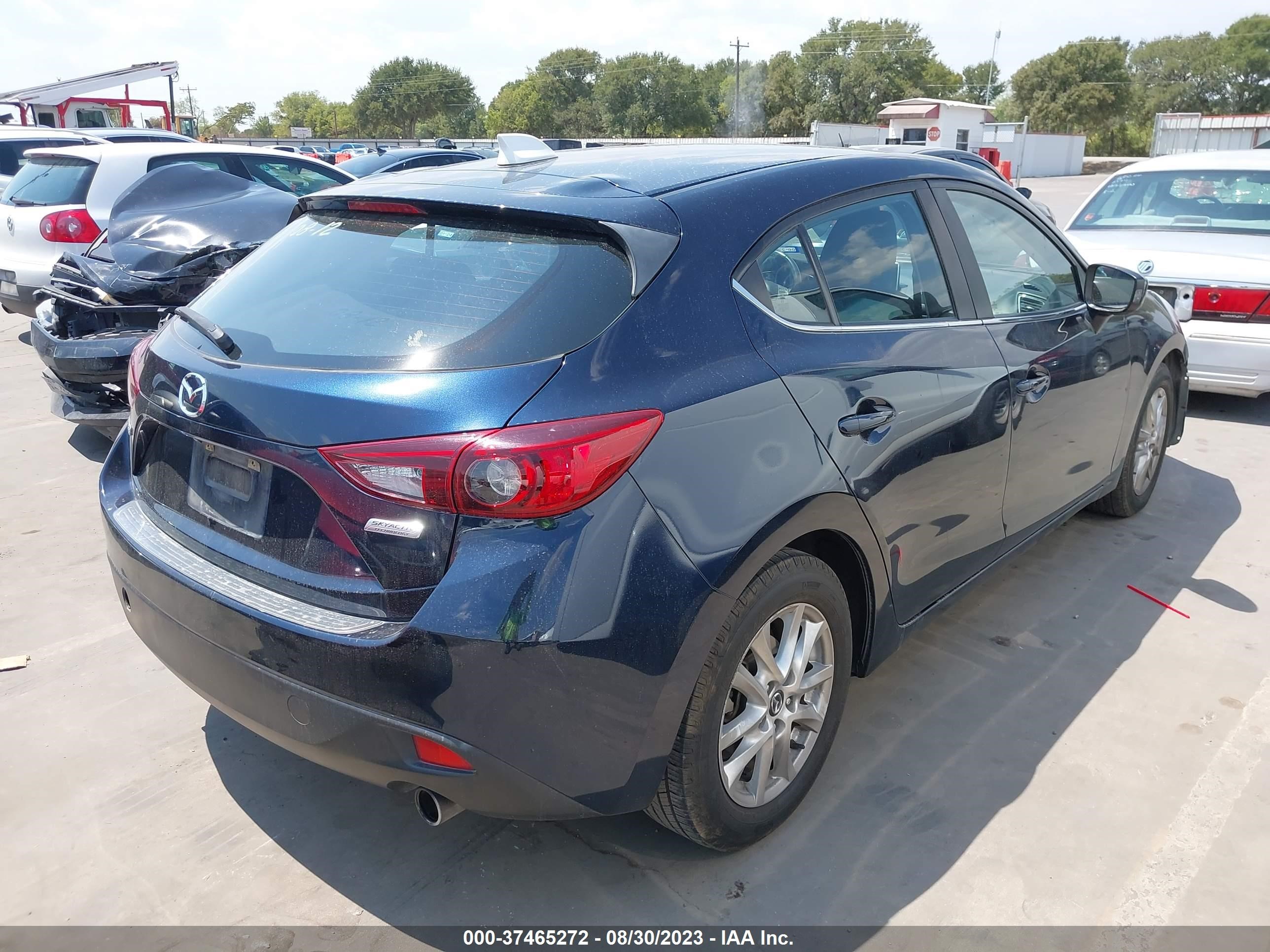 Photo 3 VIN: JM1BM1L78E1191809 - MAZDA 3 