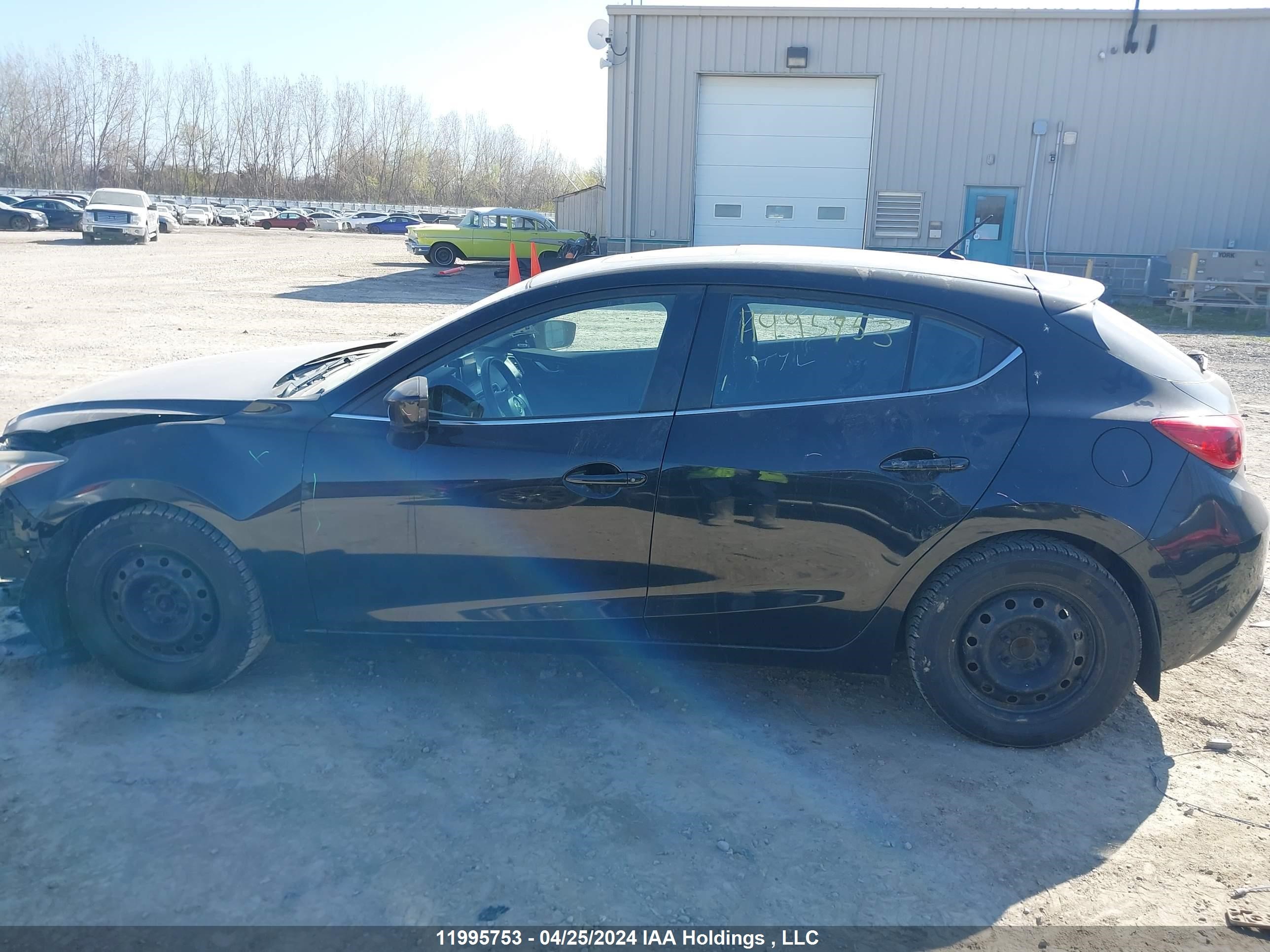 Photo 14 VIN: JM1BM1L7XE1152767 - MAZDA 3 