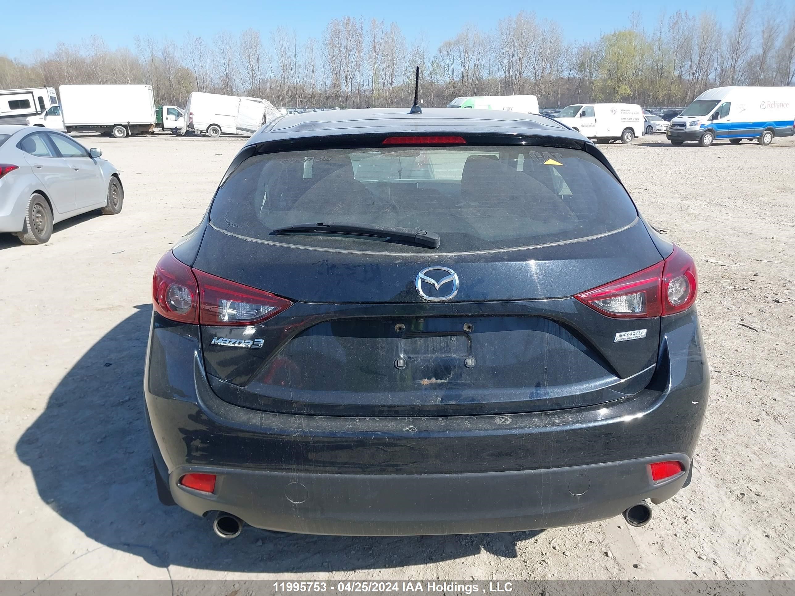 Photo 16 VIN: JM1BM1L7XE1152767 - MAZDA 3 