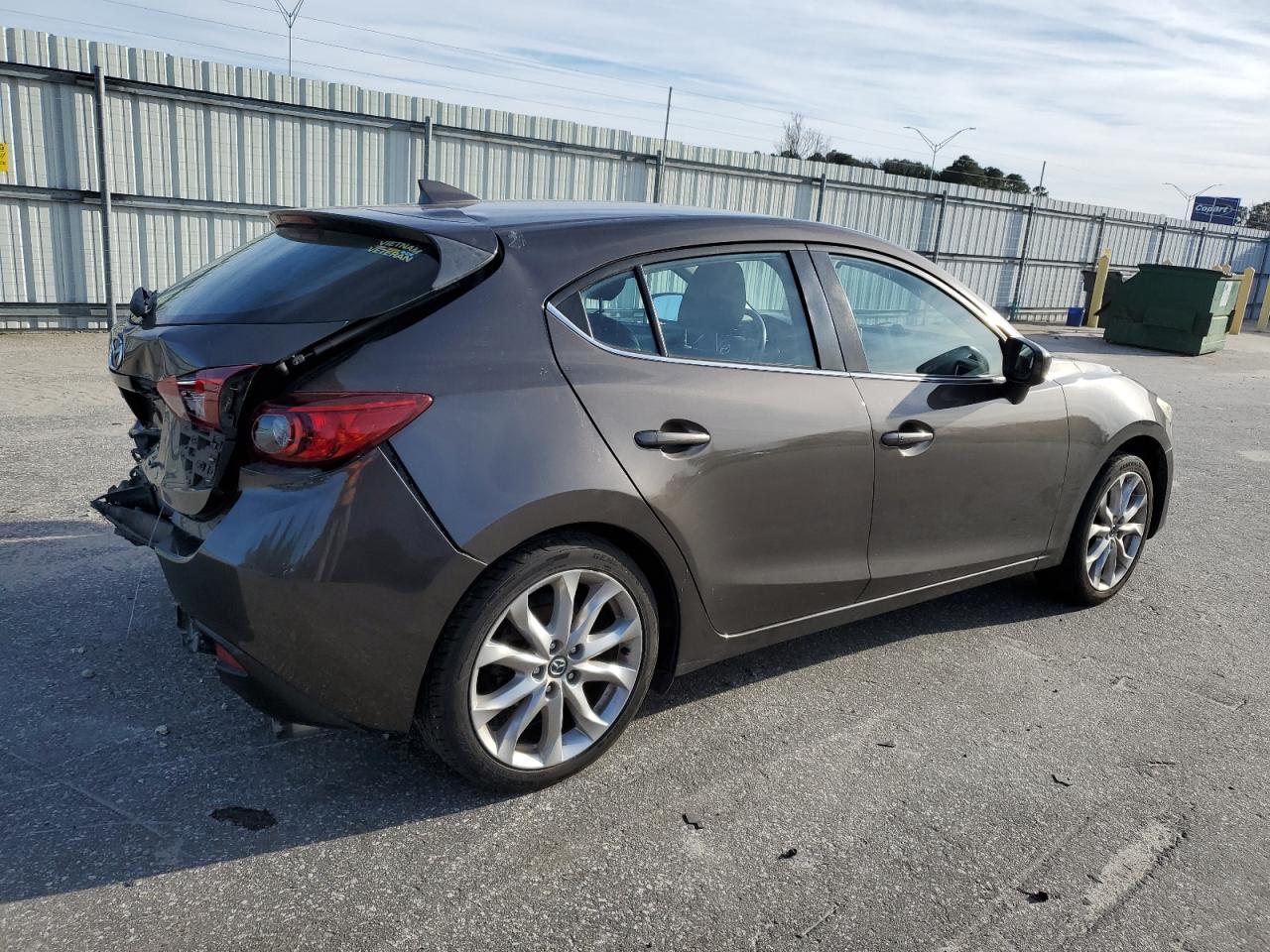 Photo 2 VIN: JM1BM1M36G1332441 - MAZDA 3 