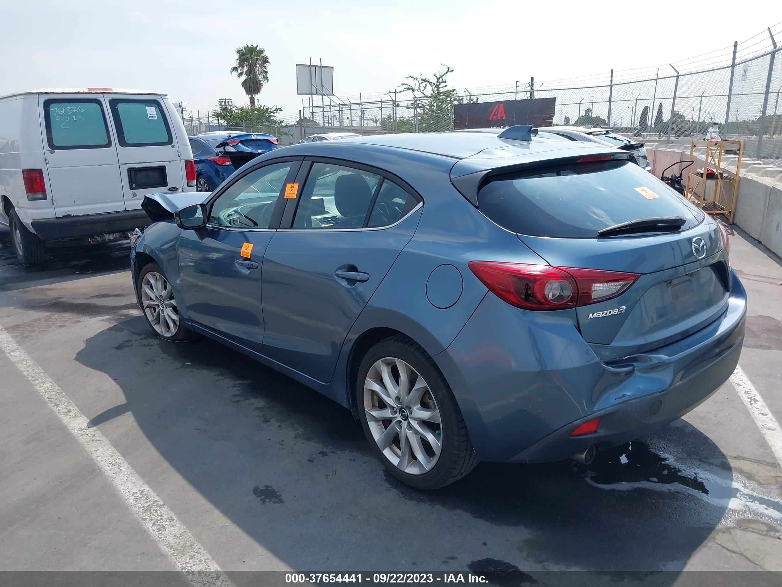 Photo 2 VIN: JM1BM1M38E1178358 - MAZDA 3 