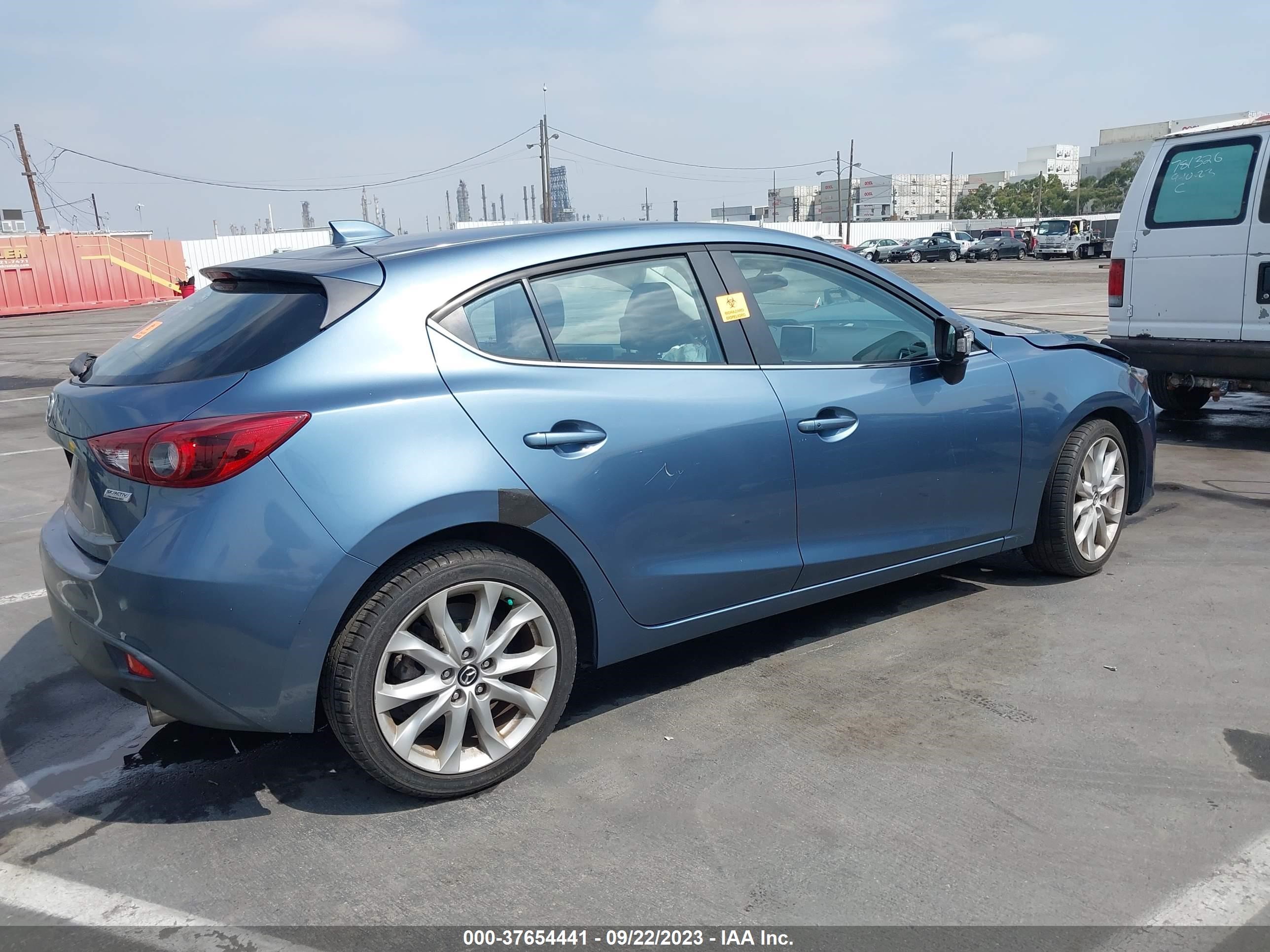 Photo 3 VIN: JM1BM1M38E1178358 - MAZDA 3 