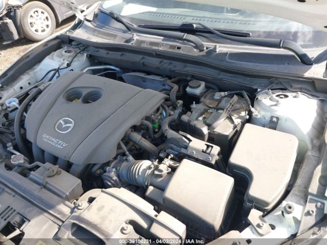 Photo 9 VIN: JM1BM1N37G1346752 - MAZDA MAZDA3 