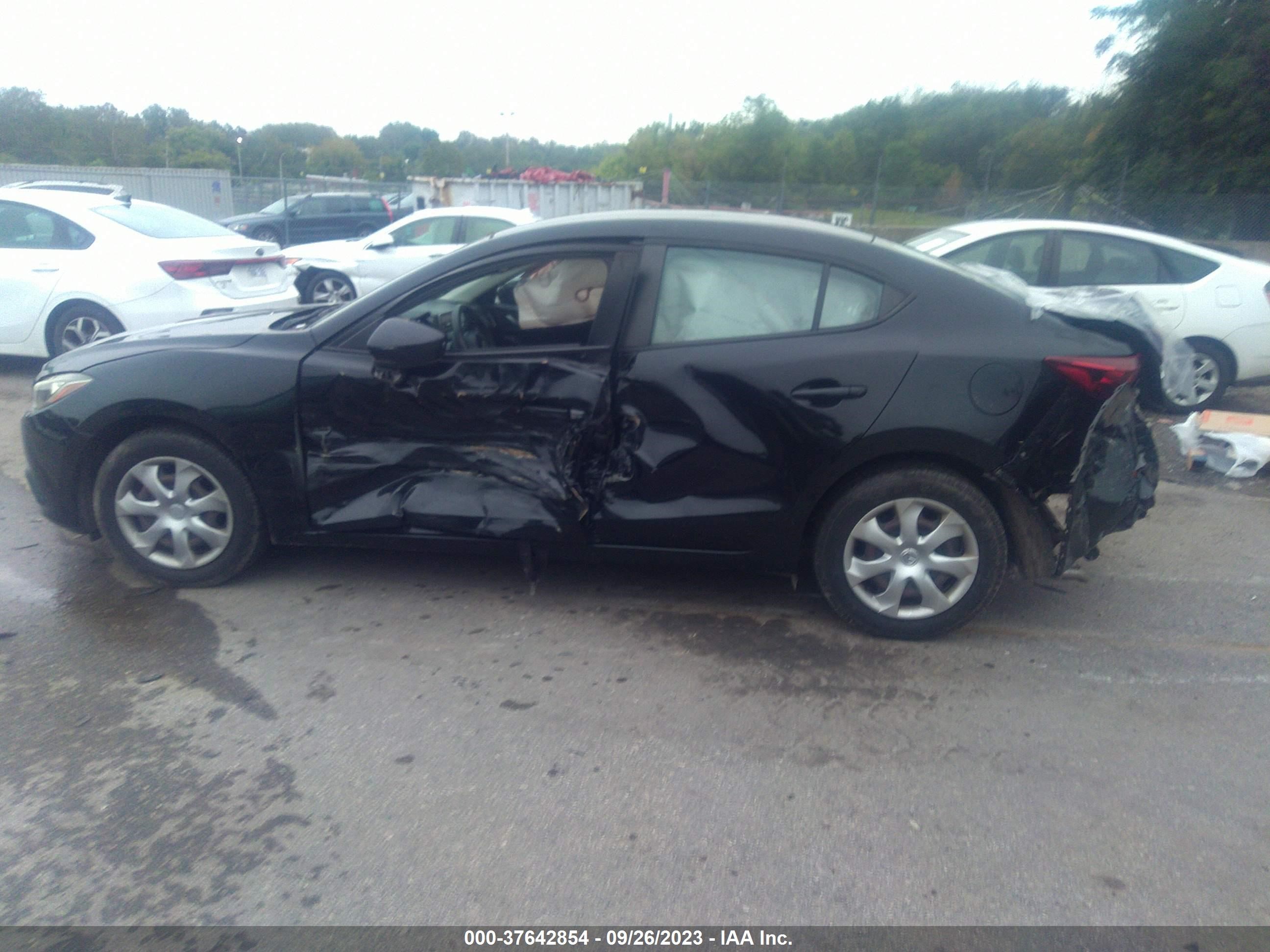 Photo 13 VIN: JM1BM1T70F1245122 - MAZDA 3 