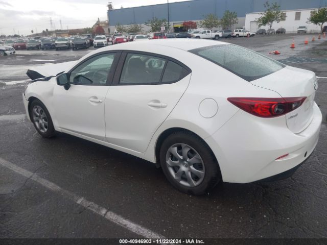 Photo 2 VIN: JM1BM1T71G1311047 - MAZDA MAZDA3 