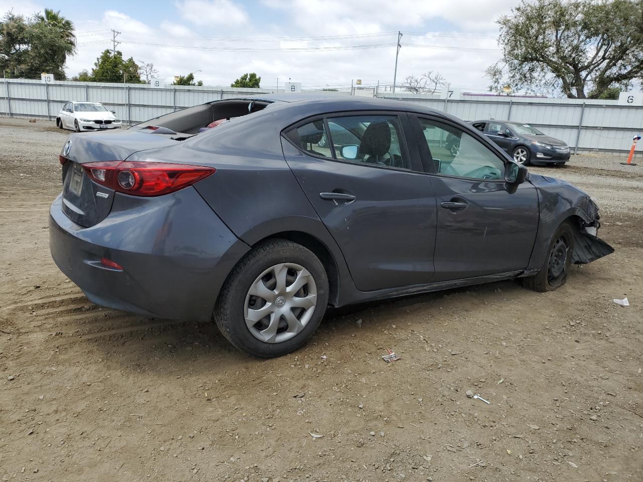 Photo 2 VIN: JM1BM1T72G1318833 - MAZDA 3 