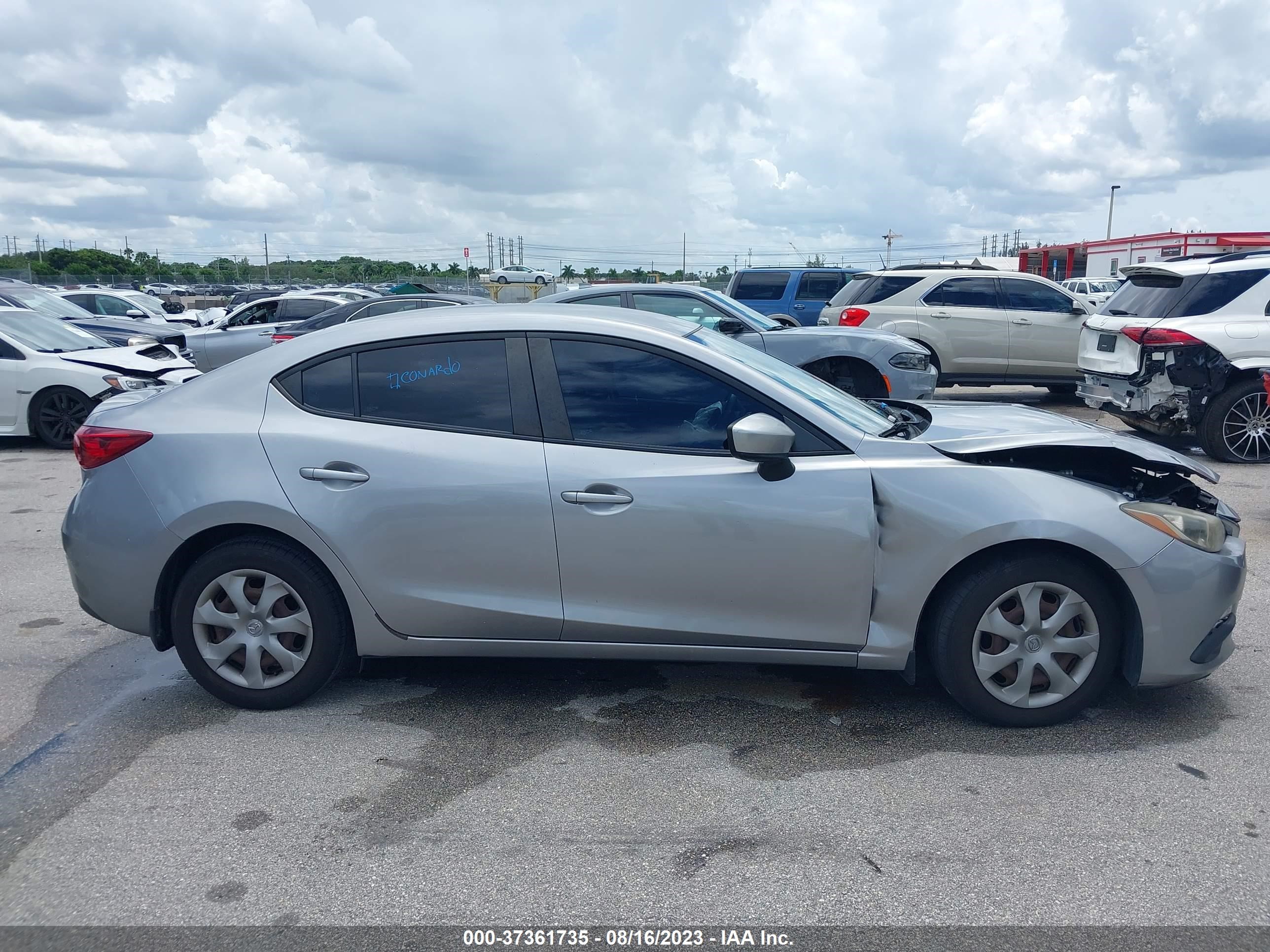 Photo 12 VIN: JM1BM1T74G1299458 - MAZDA 3 