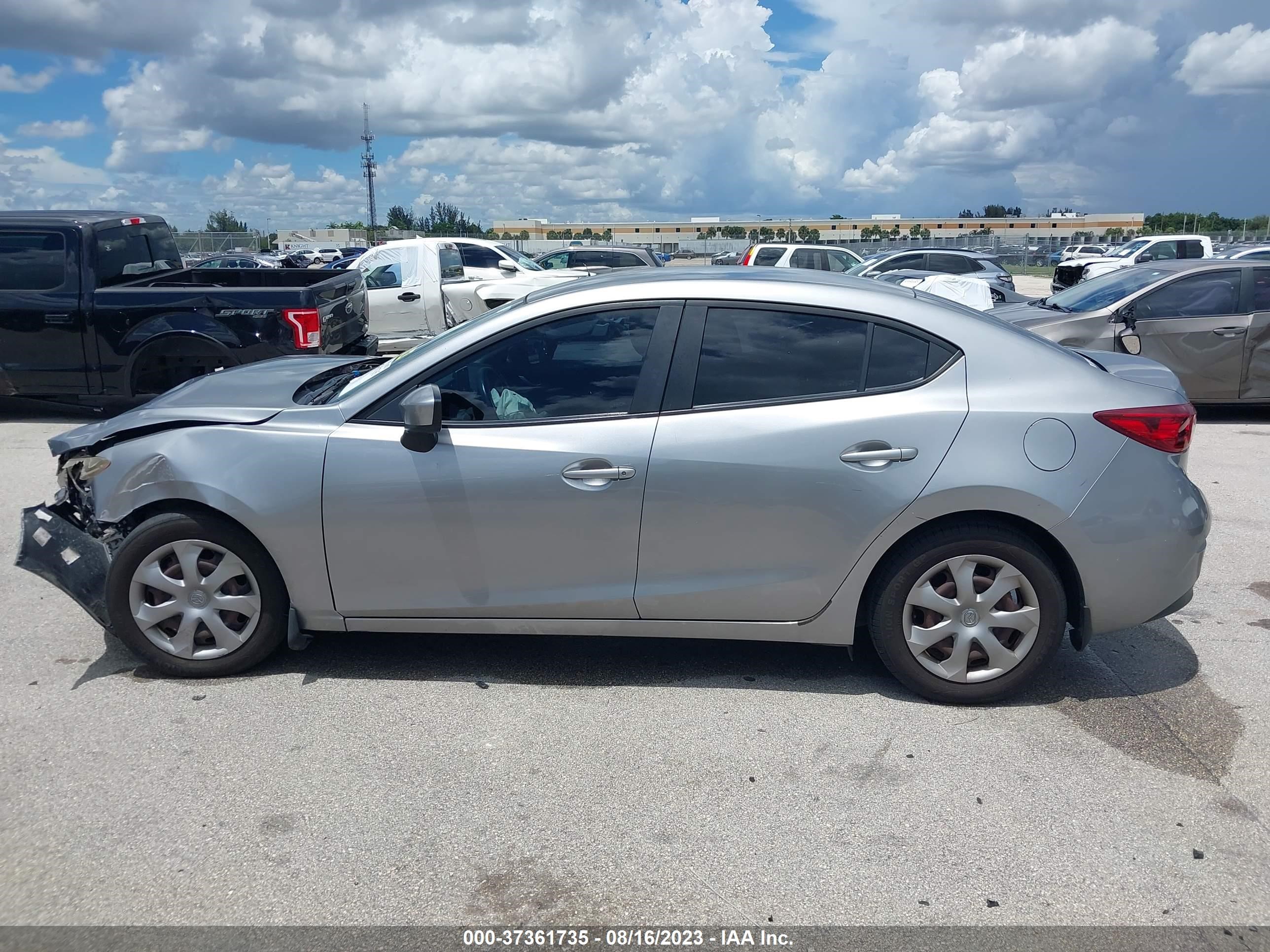 Photo 13 VIN: JM1BM1T74G1299458 - MAZDA 3 