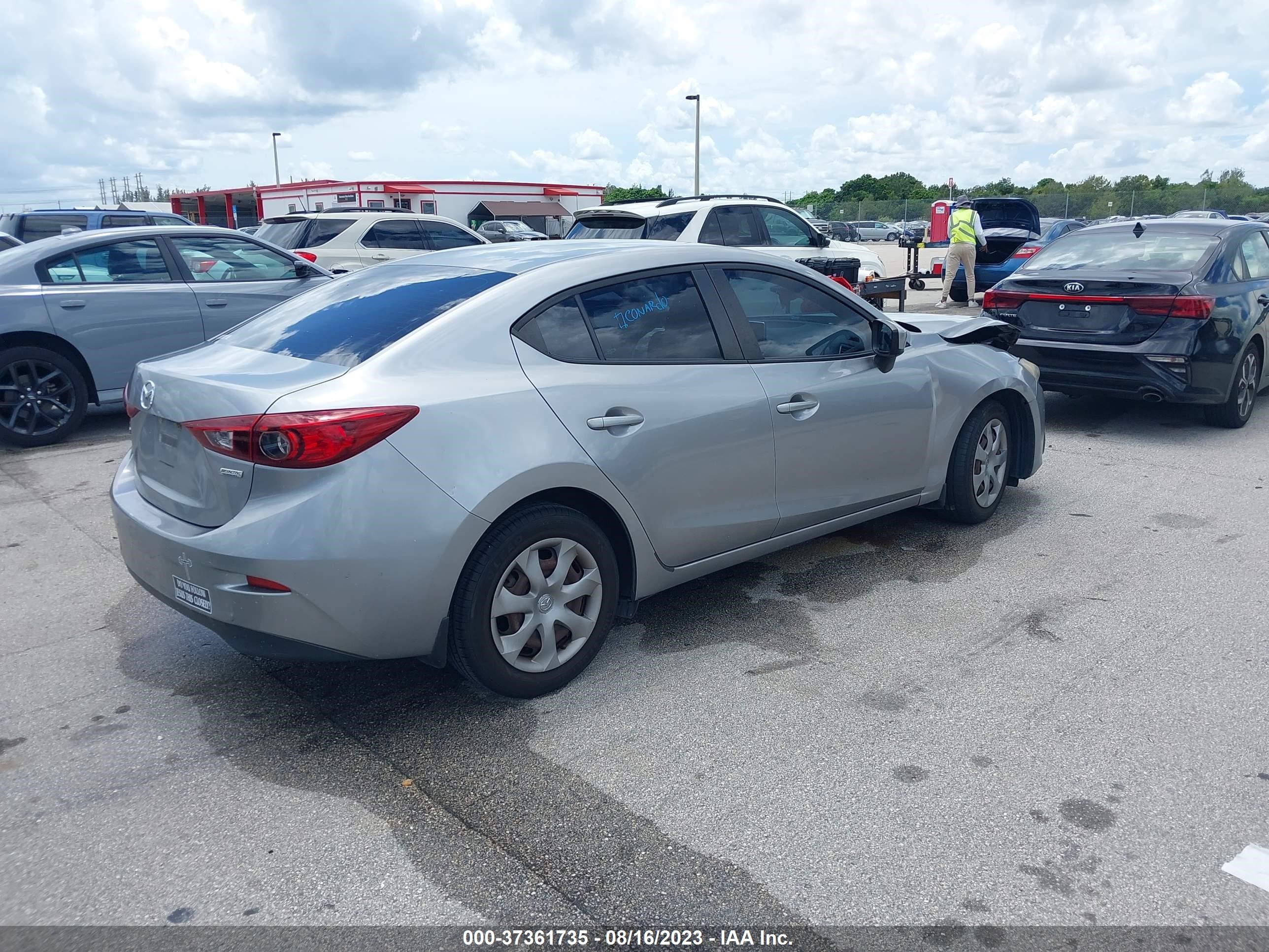 Photo 3 VIN: JM1BM1T74G1299458 - MAZDA 3 