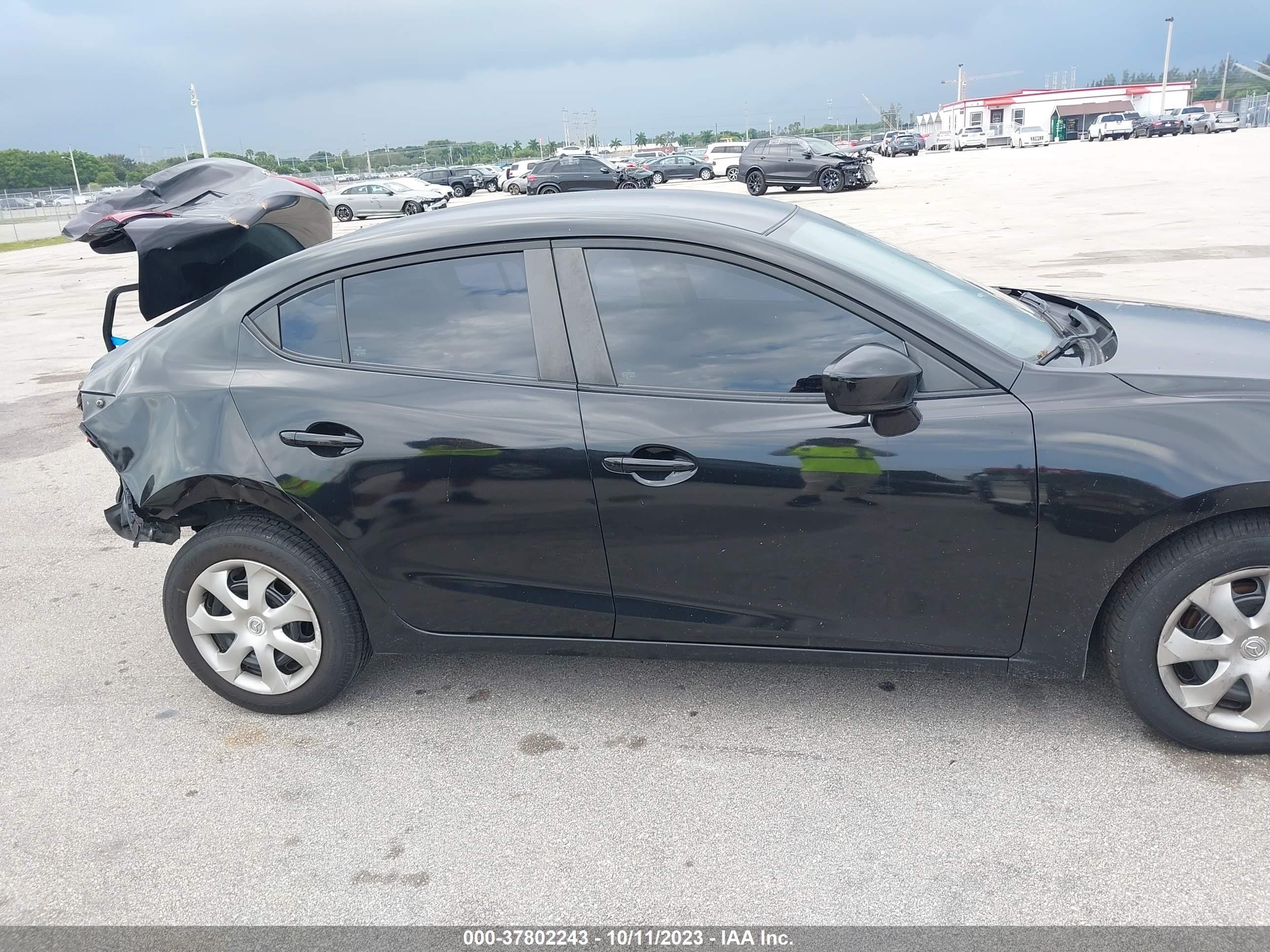 Photo 12 VIN: JM1BM1T77E1136543 - MAZDA 3 