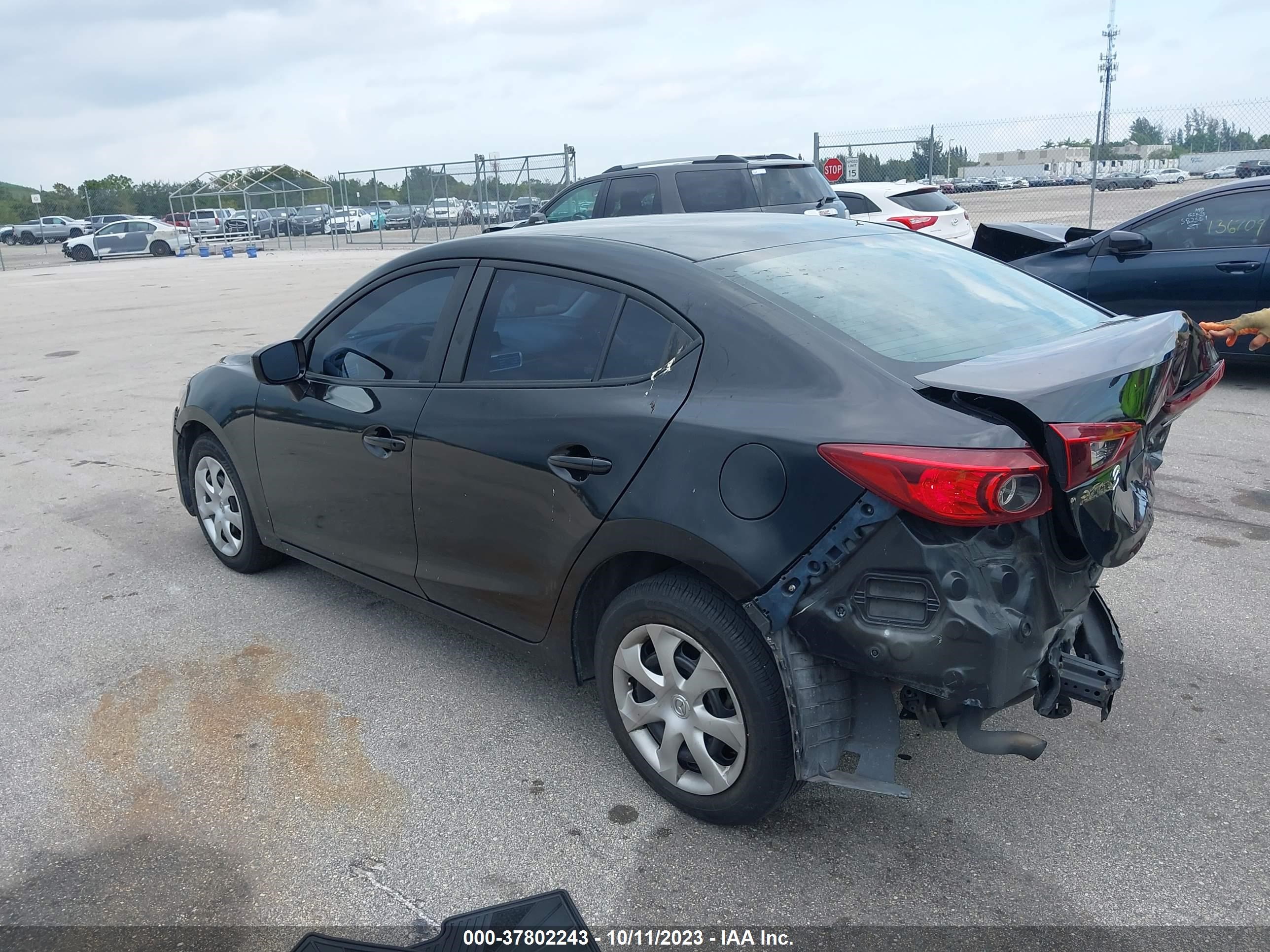 Photo 2 VIN: JM1BM1T77E1136543 - MAZDA 3 