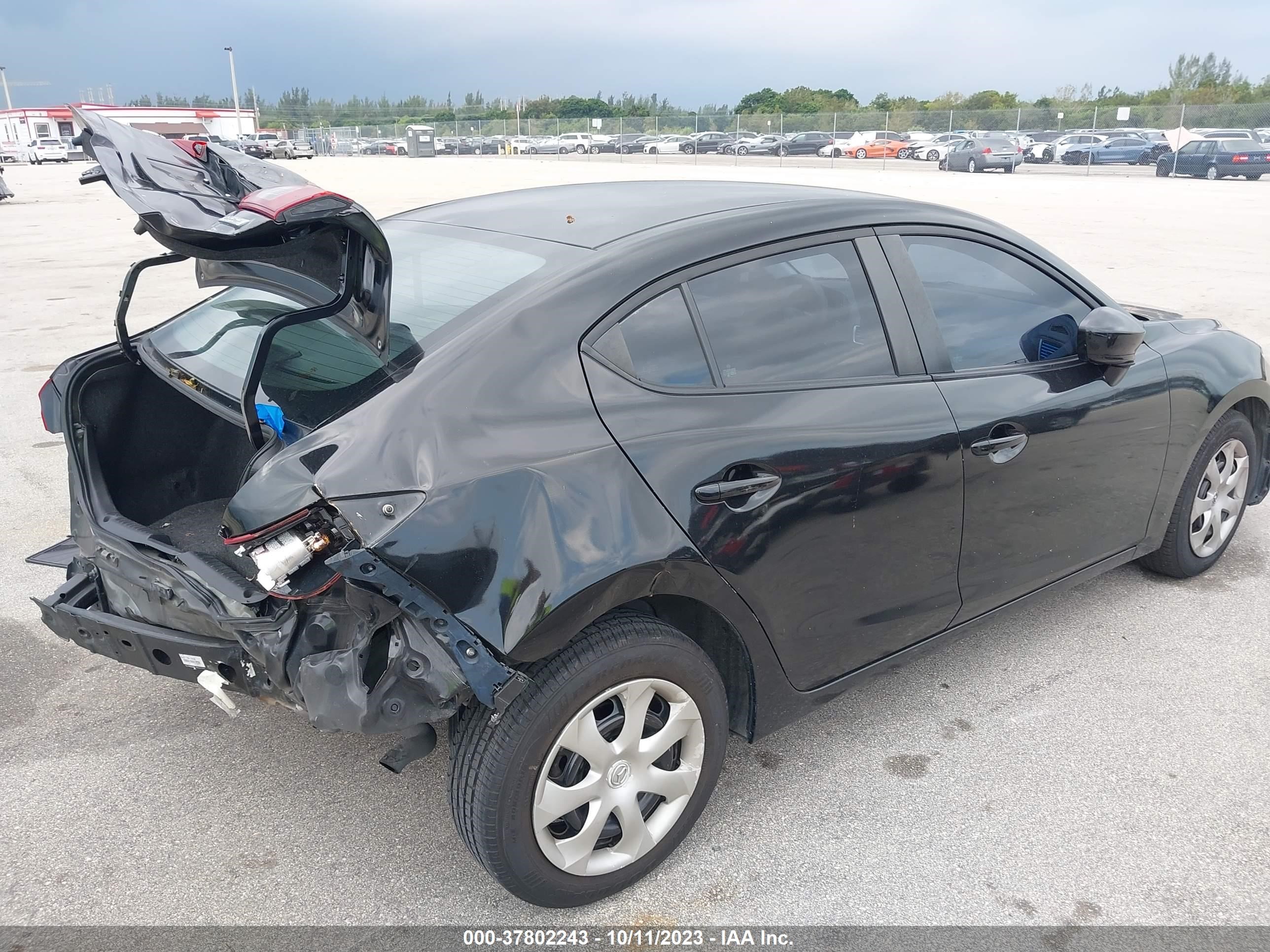 Photo 3 VIN: JM1BM1T77E1136543 - MAZDA 3 