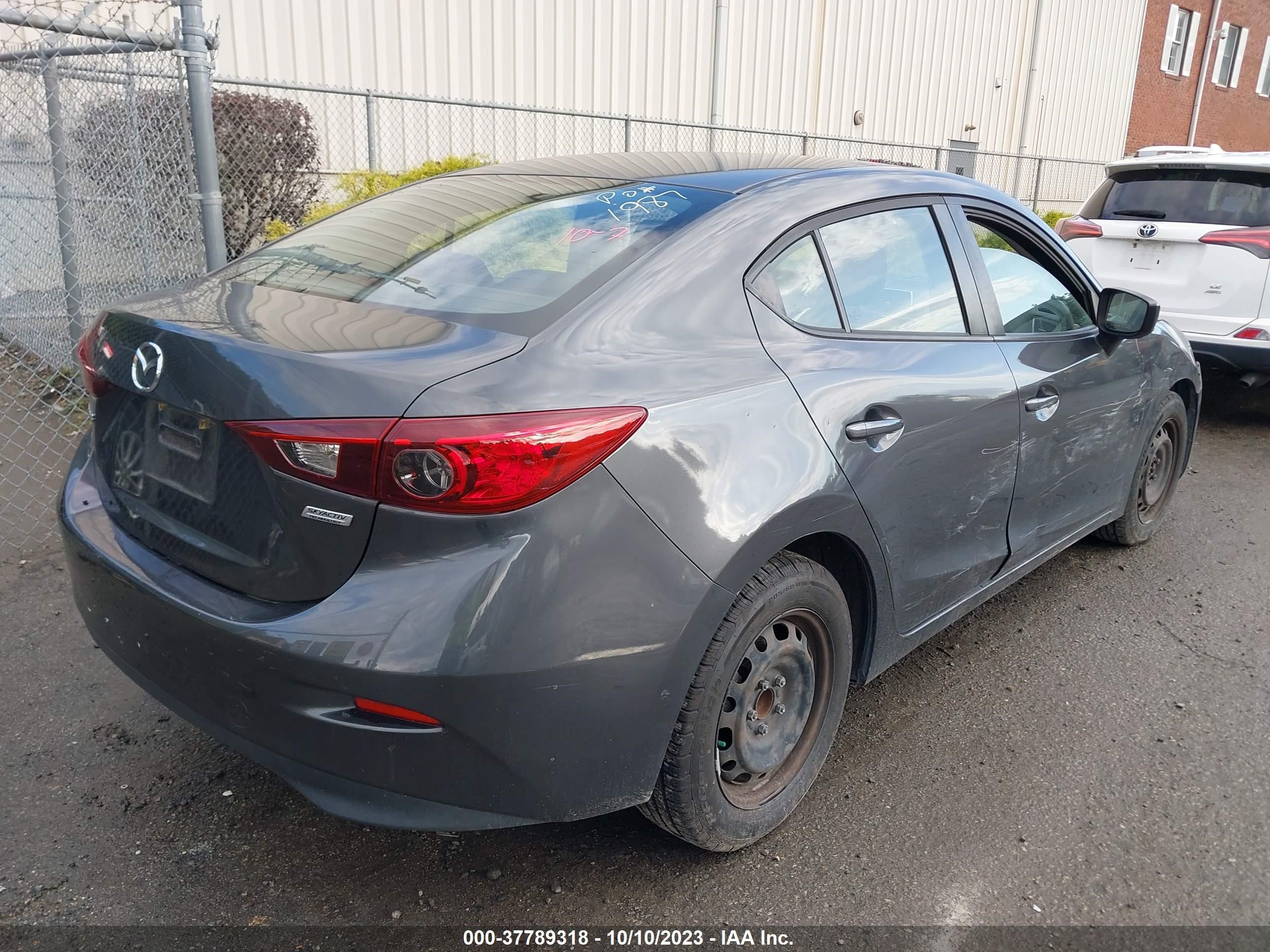 Photo 3 VIN: JM1BM1T78F1266395 - MAZDA 3 