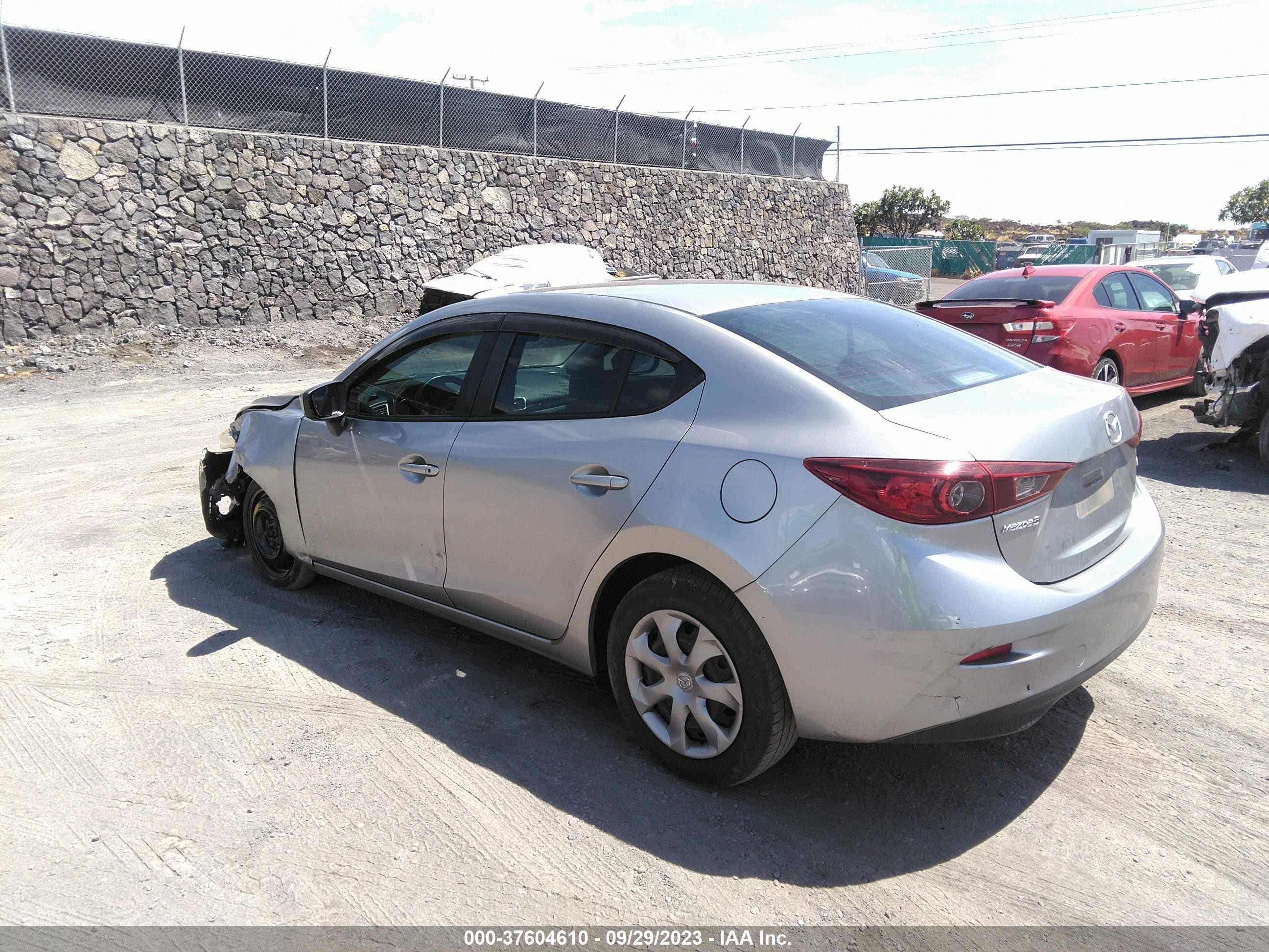 Photo 2 VIN: JM1BM1T78G1288706 - MAZDA 3 